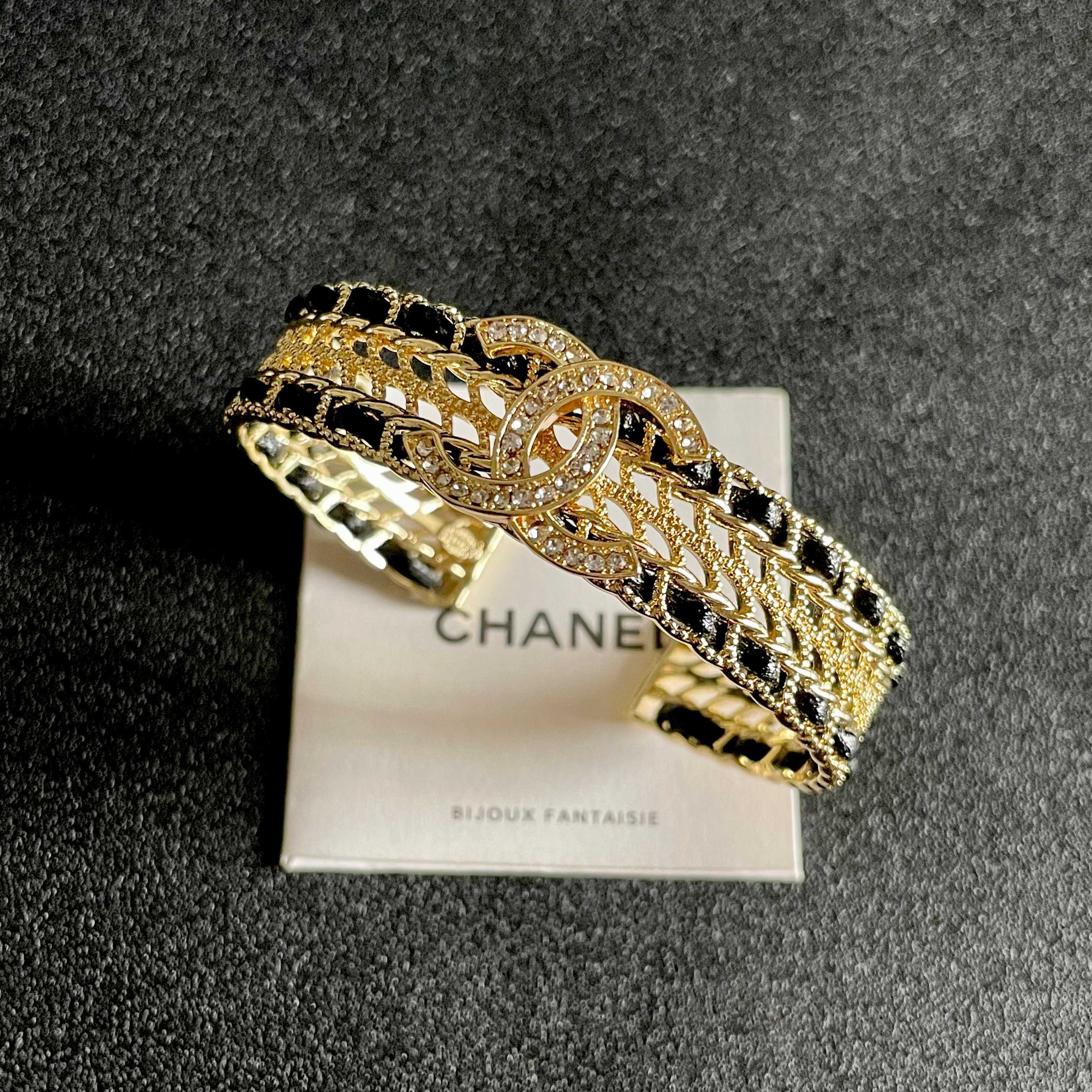 Luxury Gold Double C Crystal Bangle Bracelet for Women
