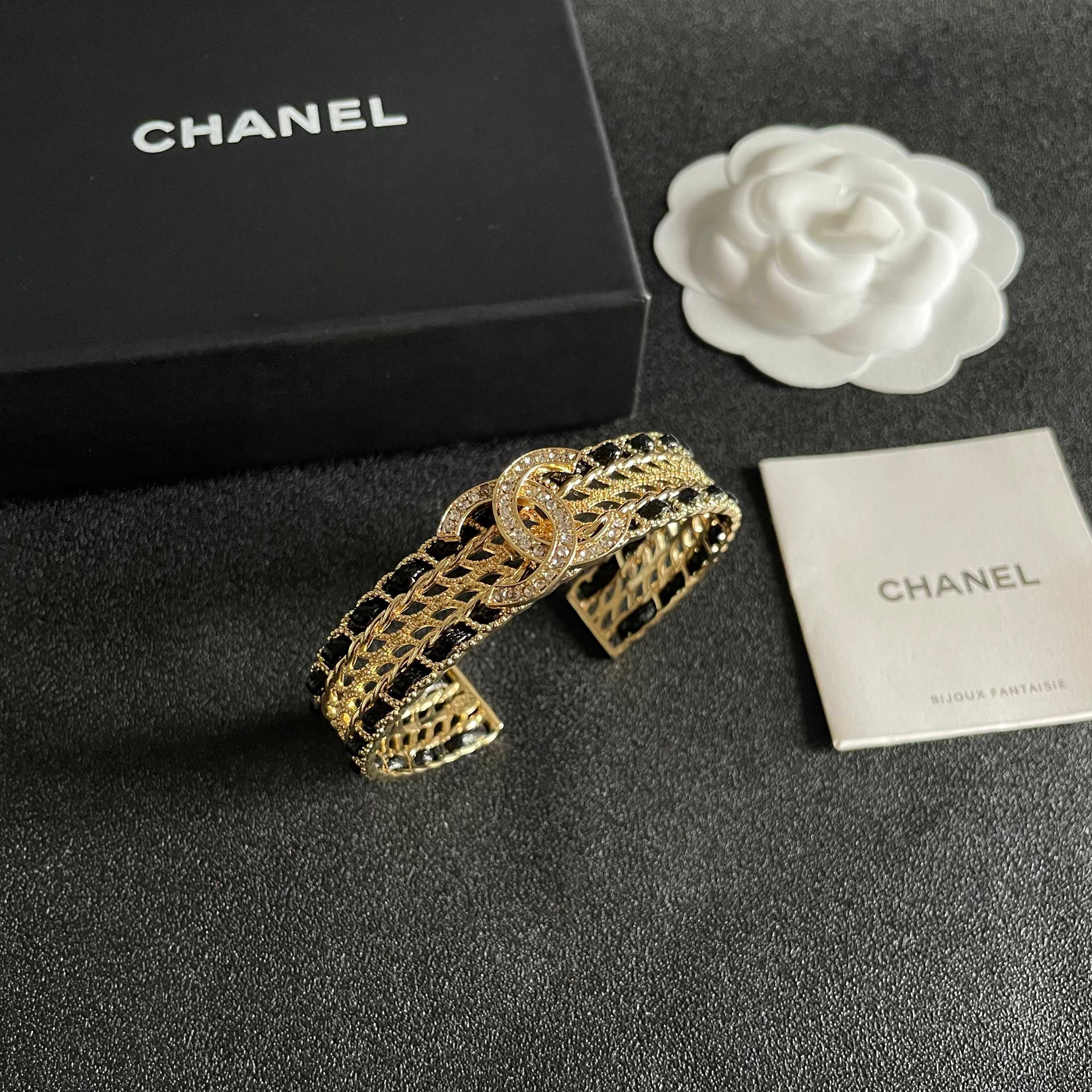 Luxury Gold Double C Crystal Bangle Bracelet for Women