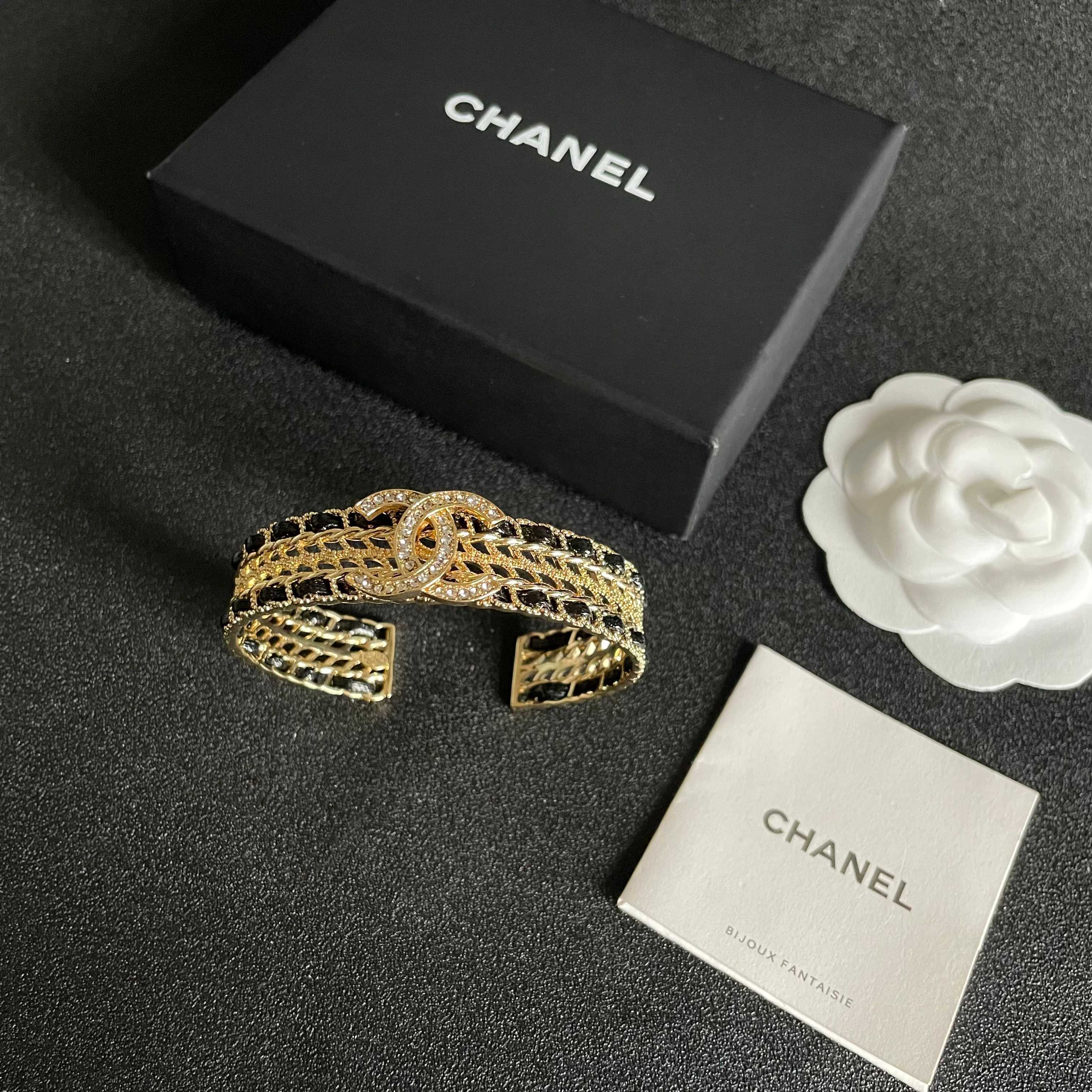 Luxury Gold Double C Crystal Bangle Bracelet for Women