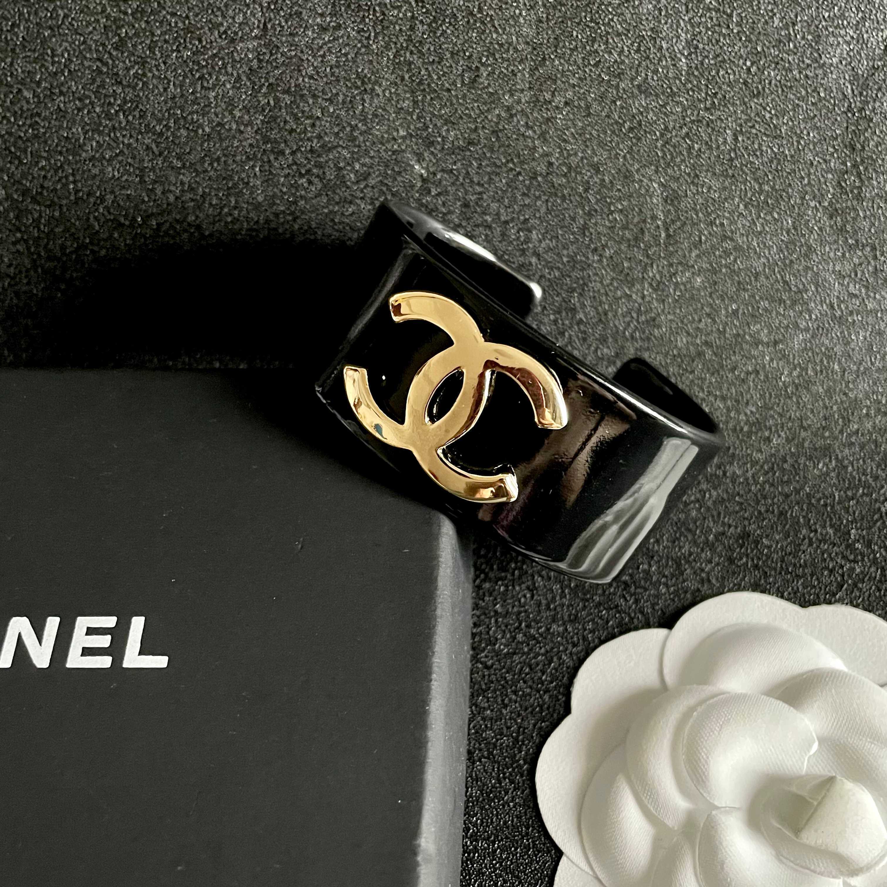 Luxury CC Logo Resin Cuff Bracelet - Elegant Black & White Design