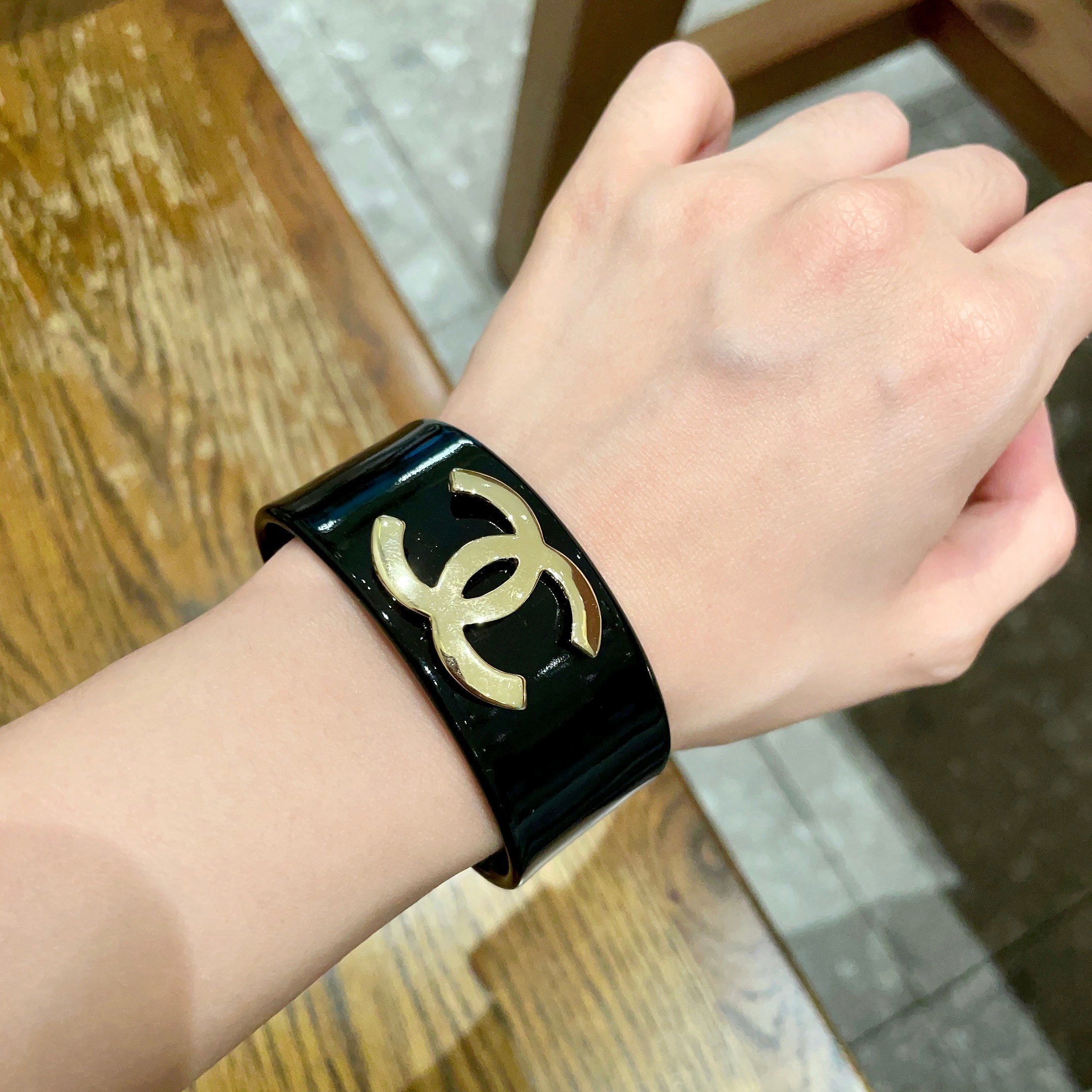 Luxury CC Logo Resin Cuff Bracelet - Elegant Black & White Design