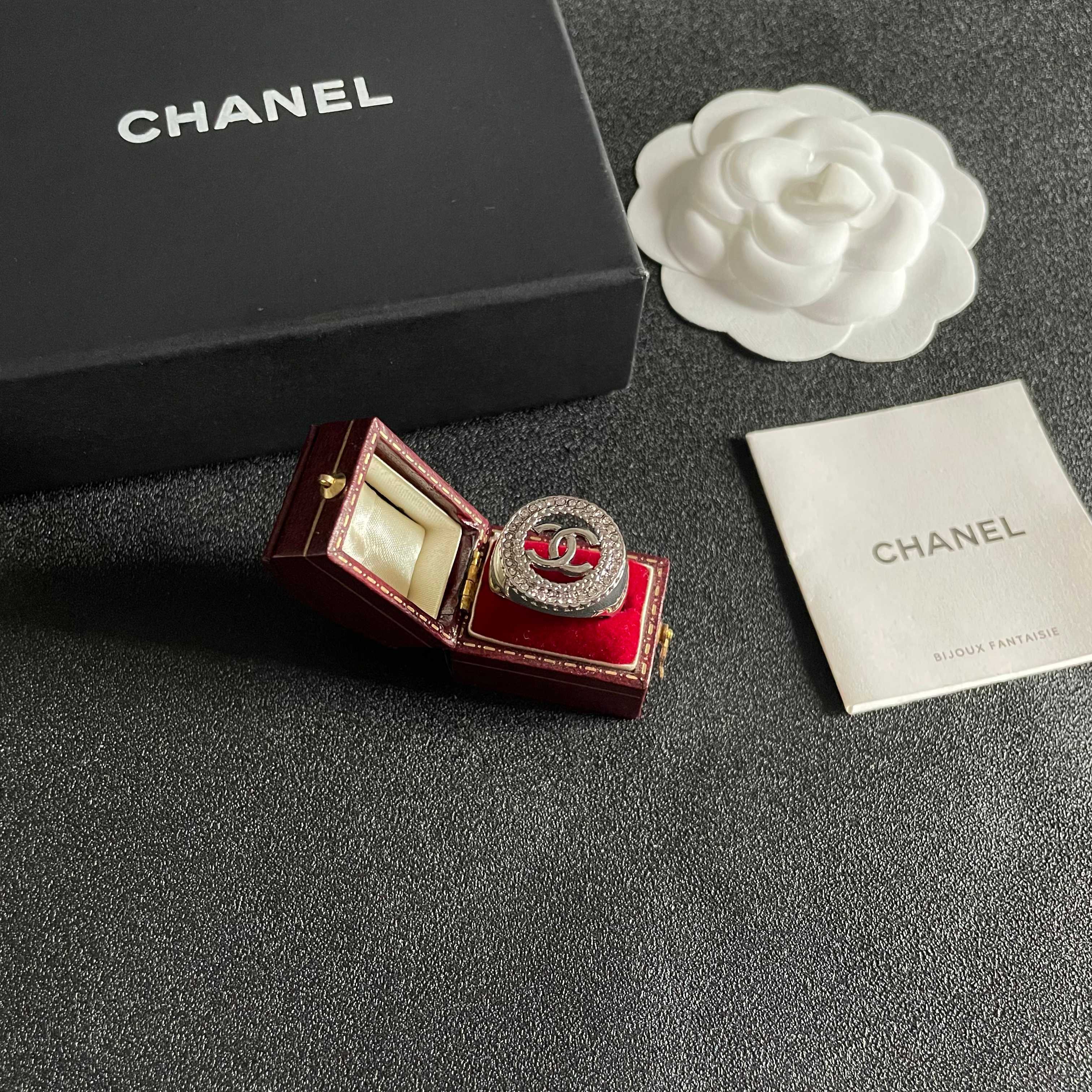 Elegant Crystal Interlocking CC Statement Ring for Women