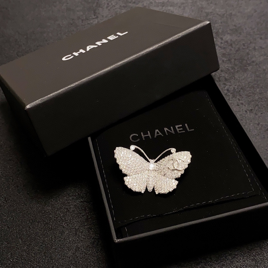 Elegant Crystal Butterfly Brooch - Silver Luxury Lapel Pin for Women