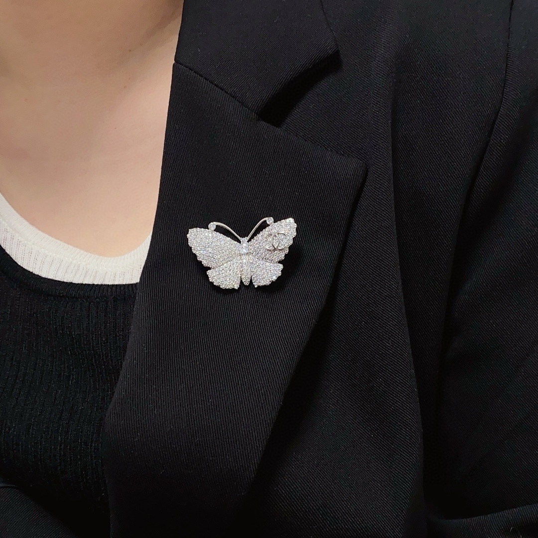 Elegant Crystal Butterfly Brooch – Silver Luxury Lapel Pin for Women