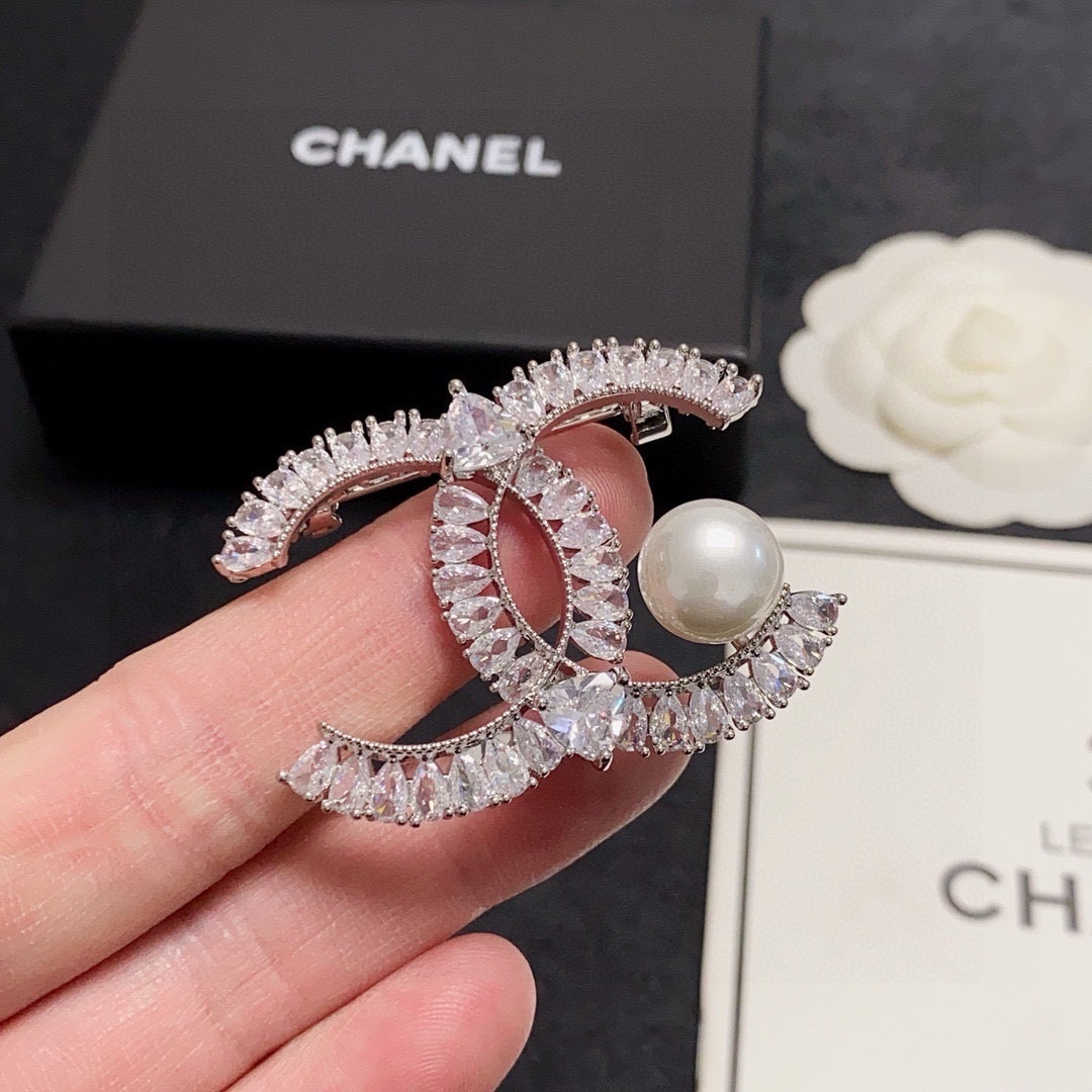 Elegant Crystal Double C Brooch Pin with Pearl for Women's Suits