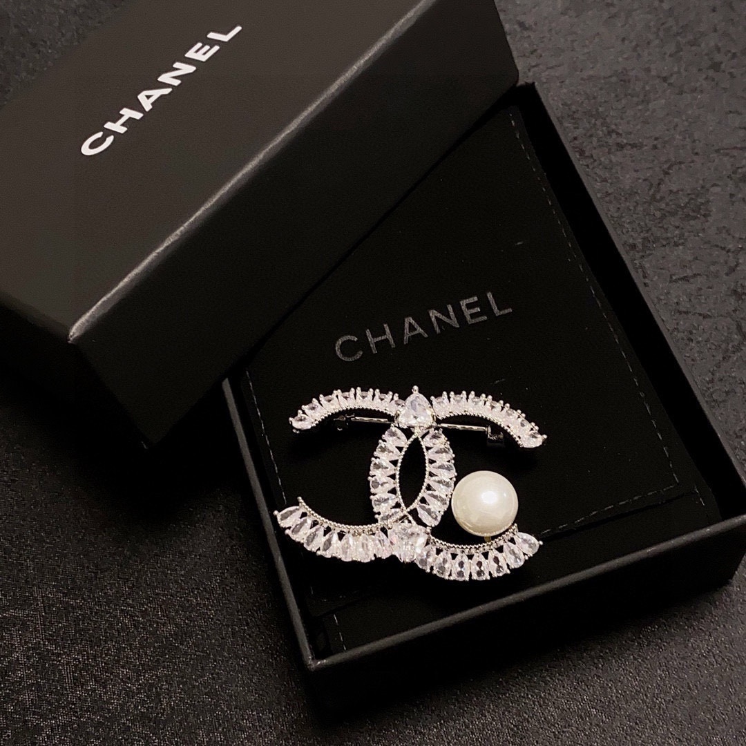 Elegant Crystal Double C Brooch Pin with Pearl for Women's Suits