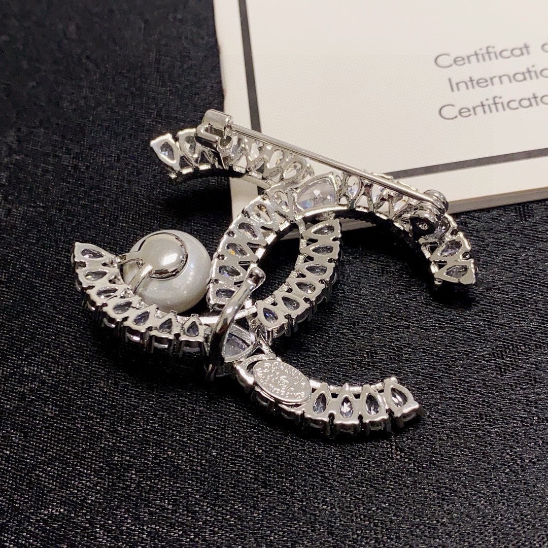 Elegant Crystal Double C Brooch Pin with Pearl for Women's Suits