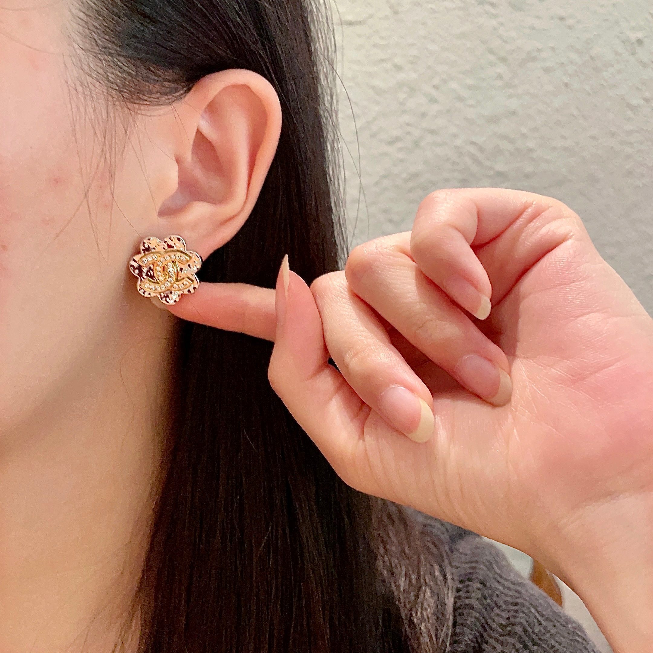 Luxury Flower CC Logo Stud Earrings with Sparkling Crystals