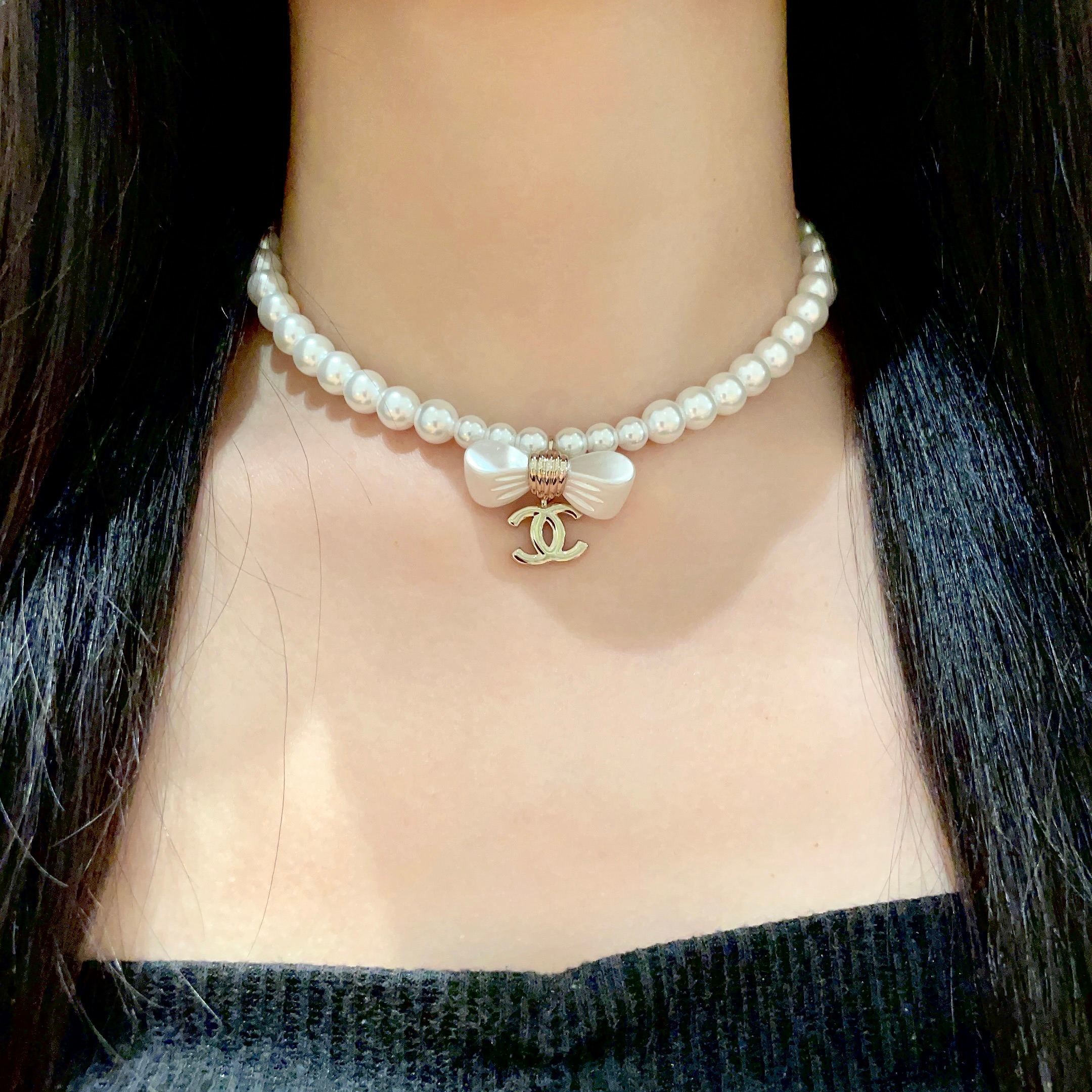 Luxury Pearl Choker Necklace with White Bow and Gold Logo Charm