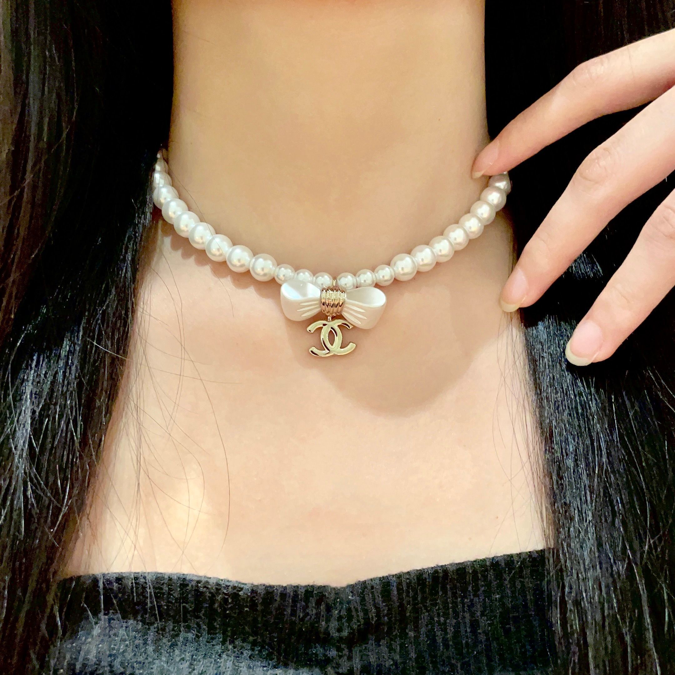 Luxury Pearl Choker Necklace with White Bow and Gold Logo Charm
