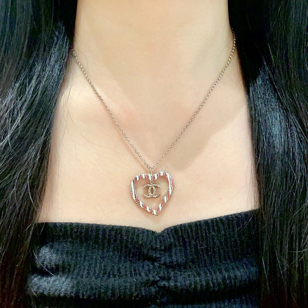 Luxury Heart CC Logo Necklace - Elegant Designer Jewelry for Women