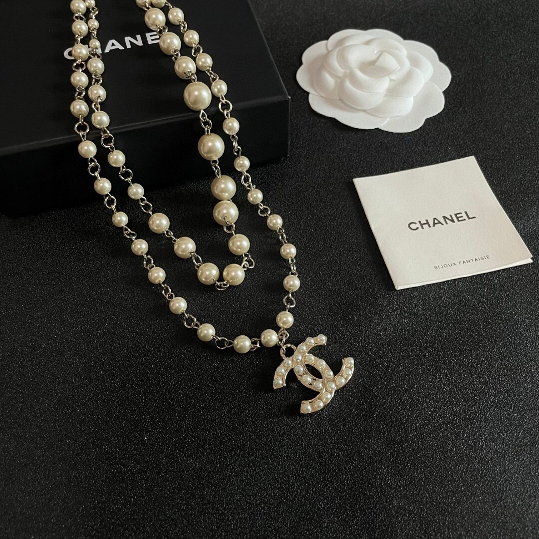Elegant Double Layer Pearl Necklace with CC Logo Pendant