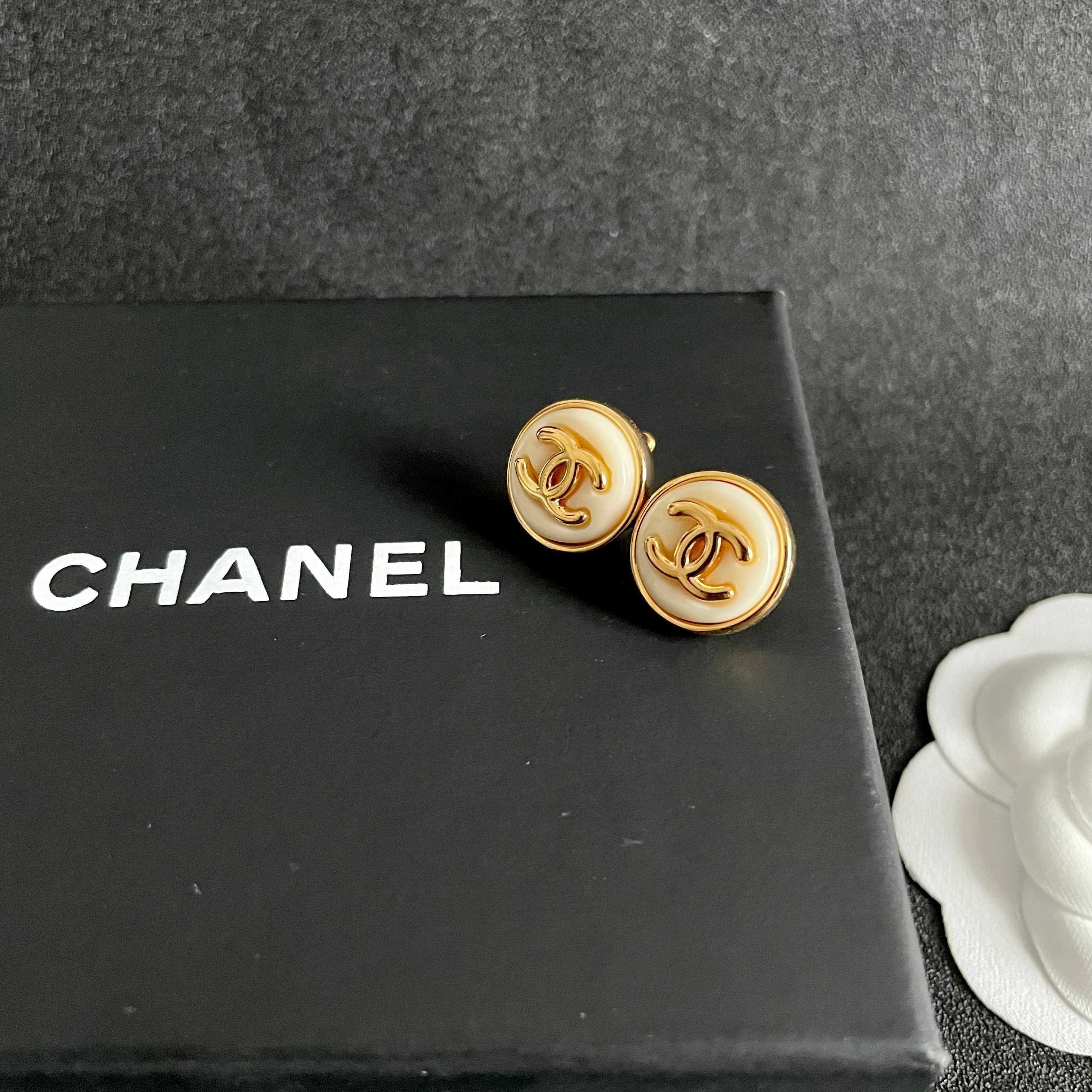 Elegant Gold Double C Stud Earrings - Classic Ivory Design