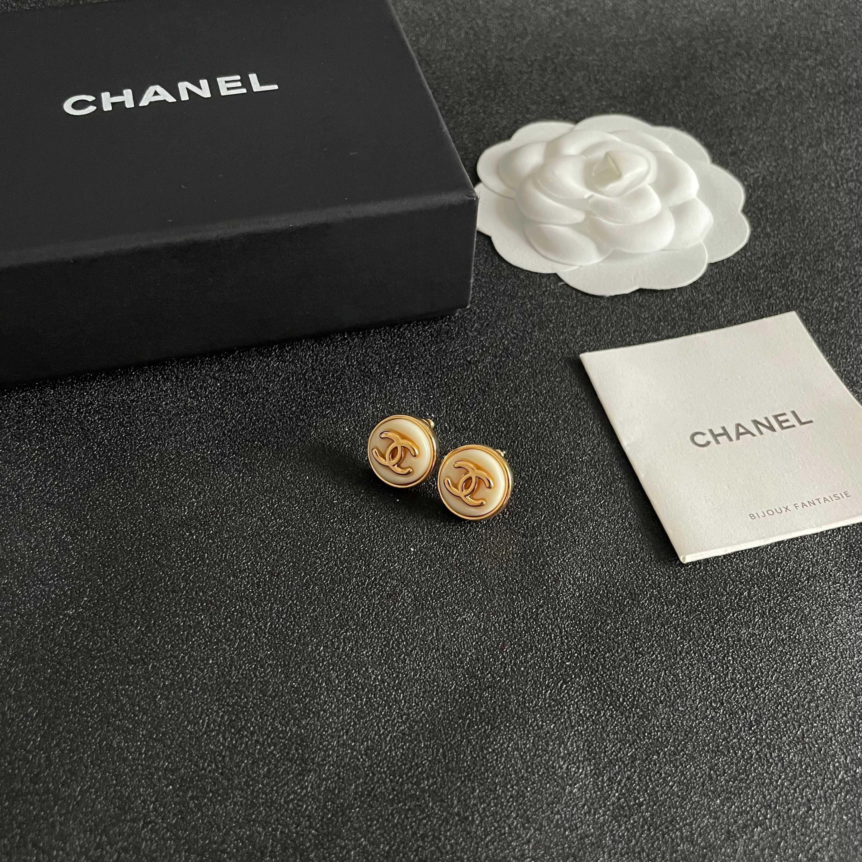Elegant Gold Double C Stud Earrings - Classic Ivory Design