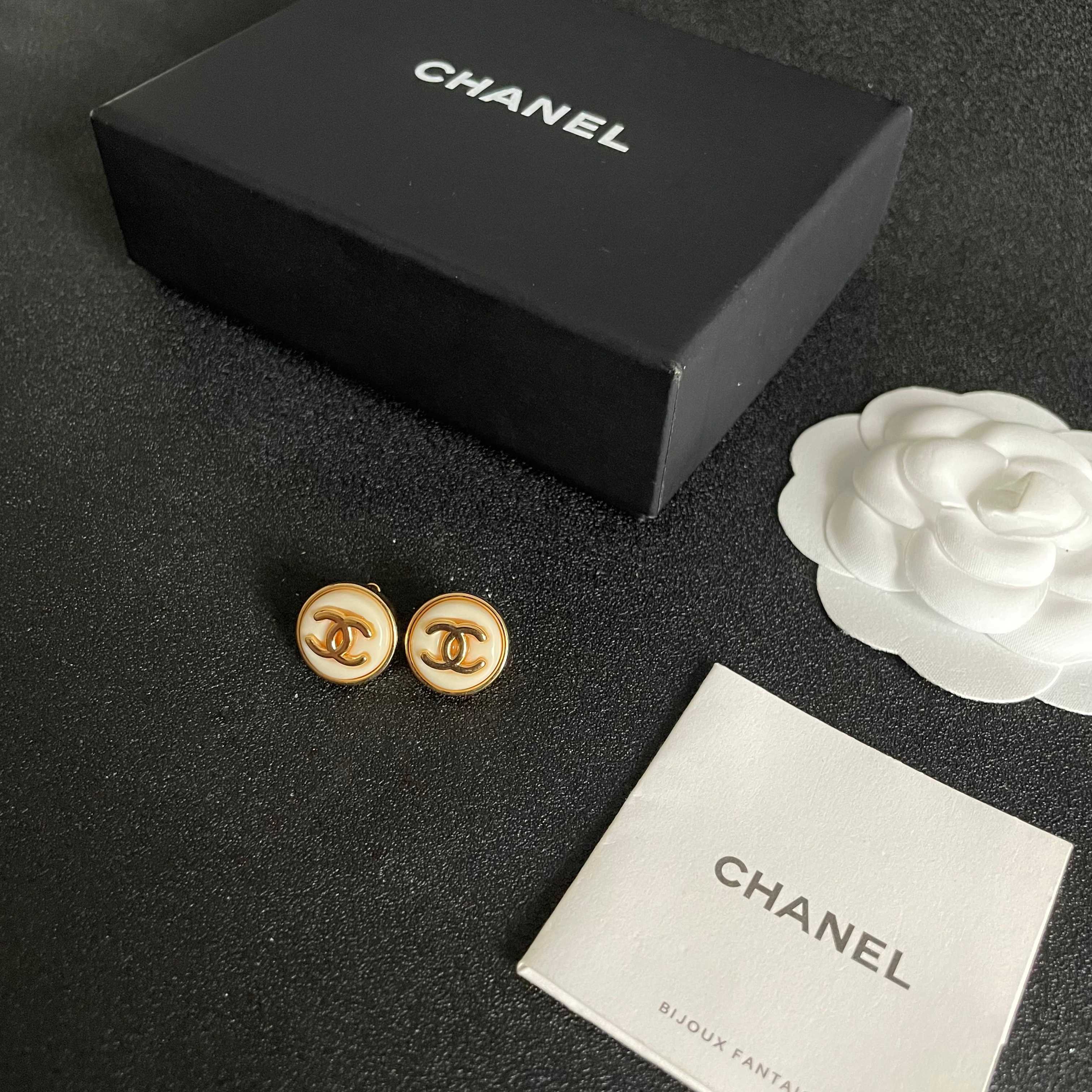 Elegant Gold Double C Stud Earrings - Classic Ivory Design