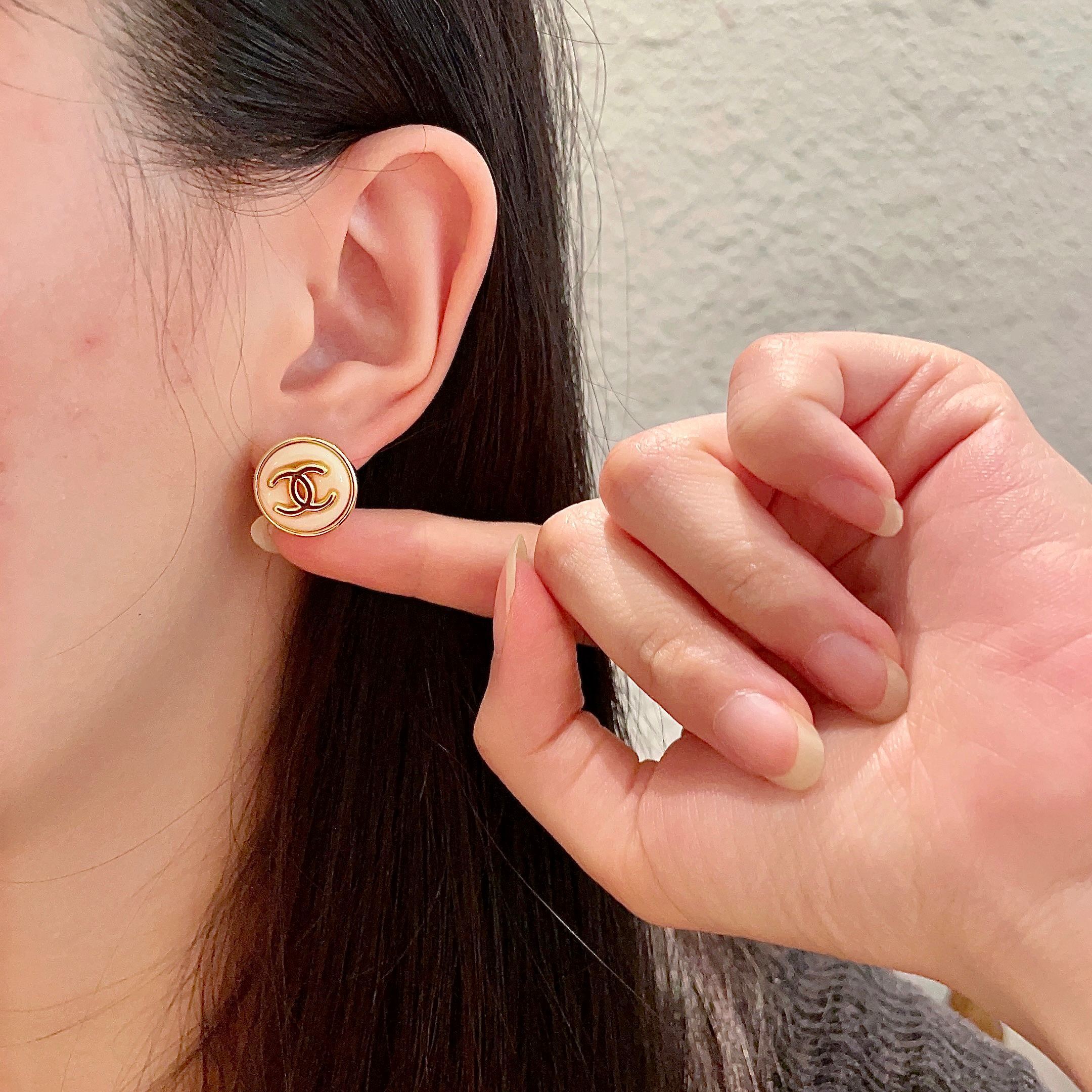 Elegant Gold Double C Stud Earrings - Classic Ivory Design