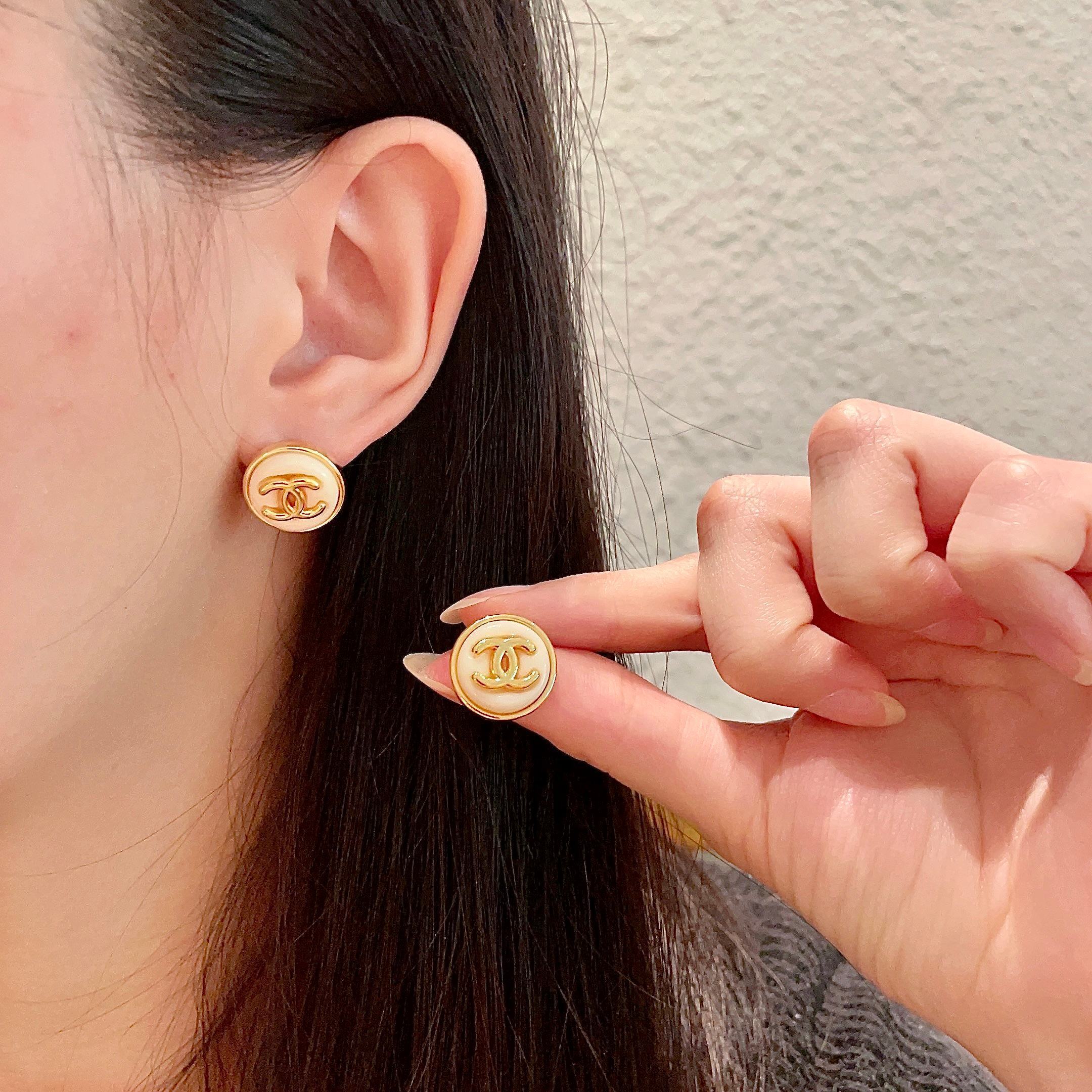 Elegant Gold Double C Stud Earrings – Classic Ivory Design