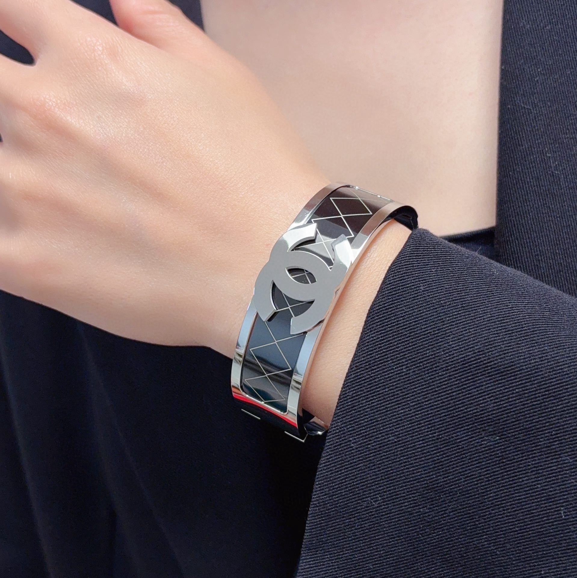 Chanel Signature Silver Bangle – Black Enamel Quilted CC Bracelet