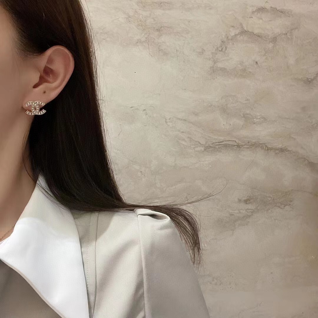 Classic Gold CC Pearl Stud Earrings - Elegant Designer Style