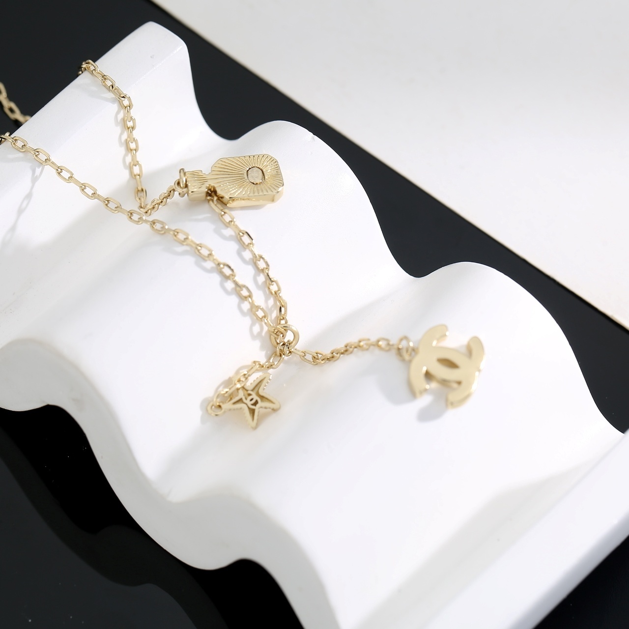 Luxury Gold CC Logo Charm Necklace with Perfume & Starfish Pendants