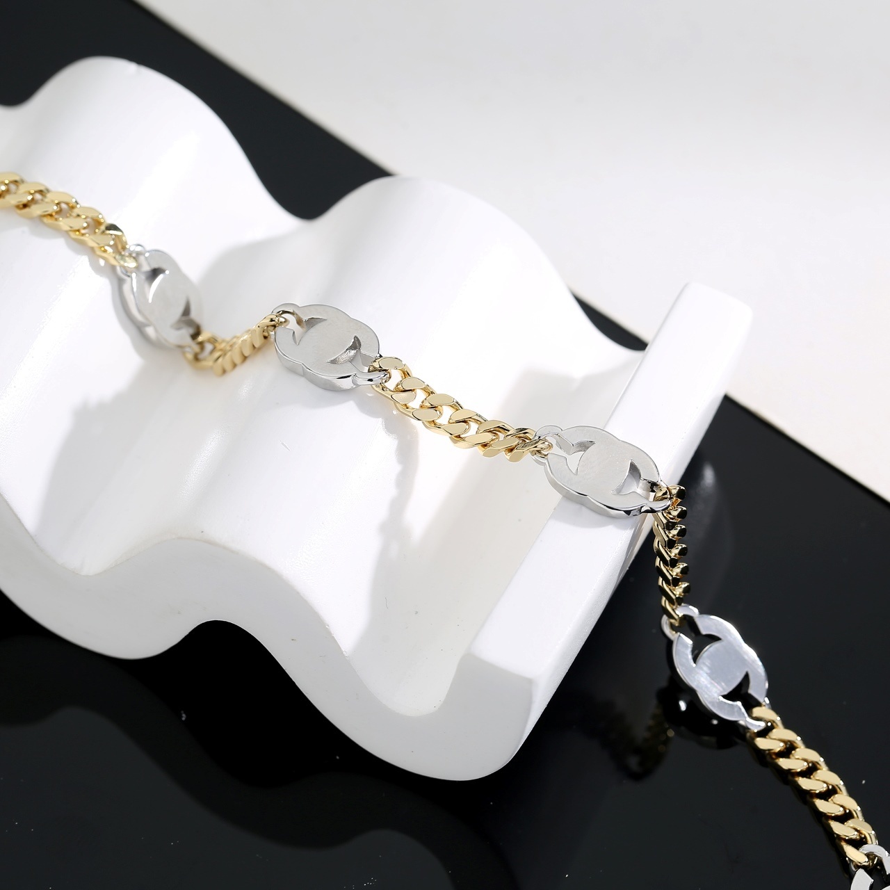 Luxury Gold-Tone CC Logo Crystal Encrusted Curb Chain Necklace