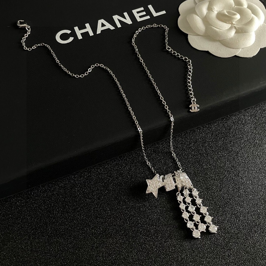 Elegant Shooting Star Tassel Necklace with Sparkling Crystals