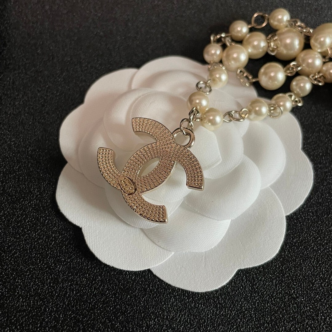 Elegant Double Layer Pearl Necklace with Iconic CC Logo Pendant