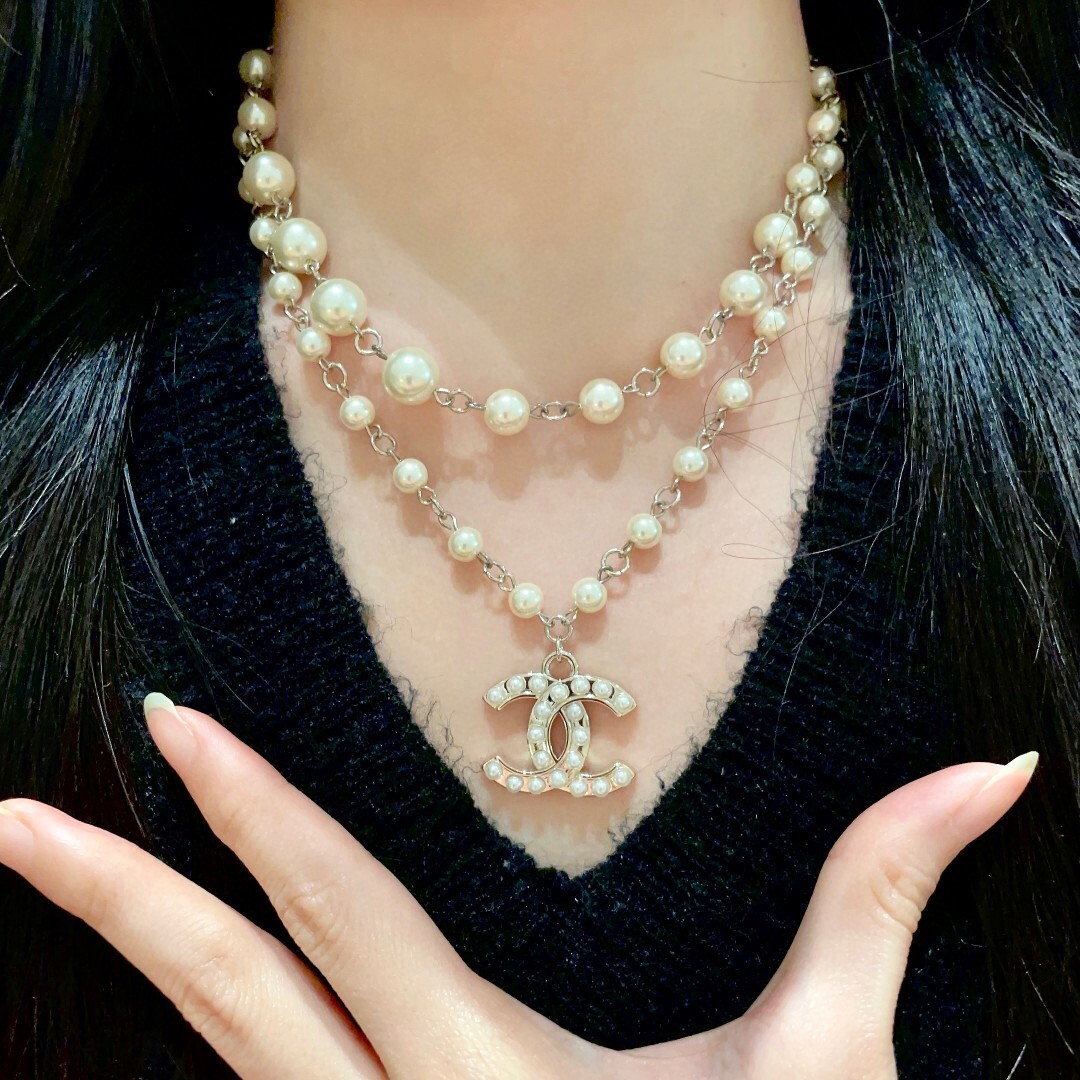 Elegant Double Layer Pearl Necklace with Iconic CC Logo Pendant