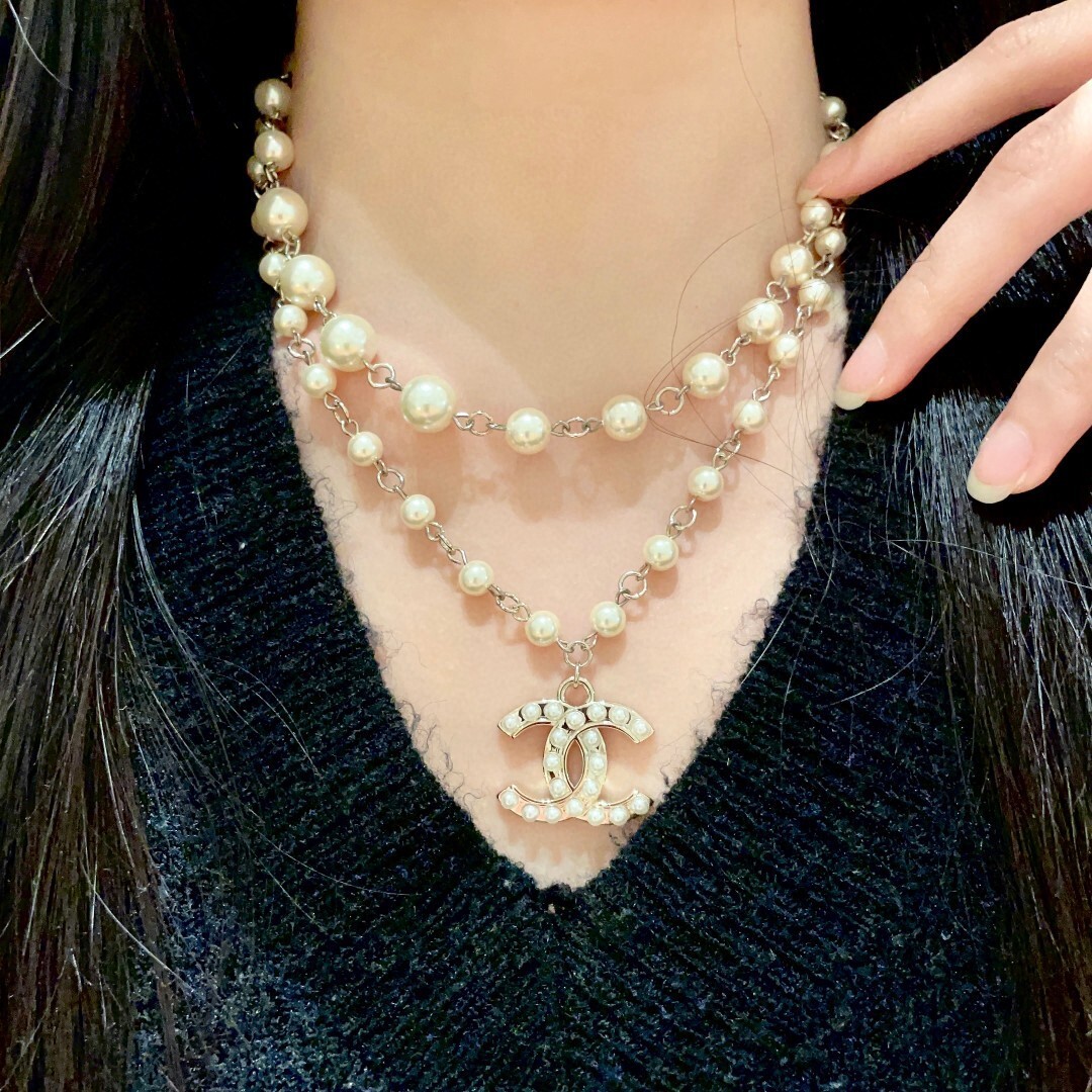 Elegant Double Layer Pearl Necklace with Iconic CC Logo Pendant