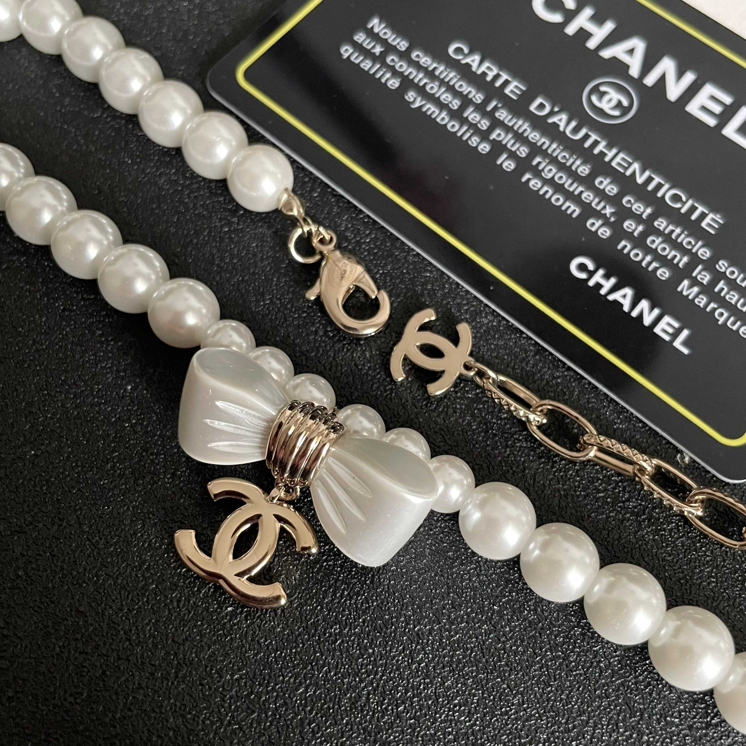 Elegant Pearl Choker Necklace with White Bow and Gold CC Pendant