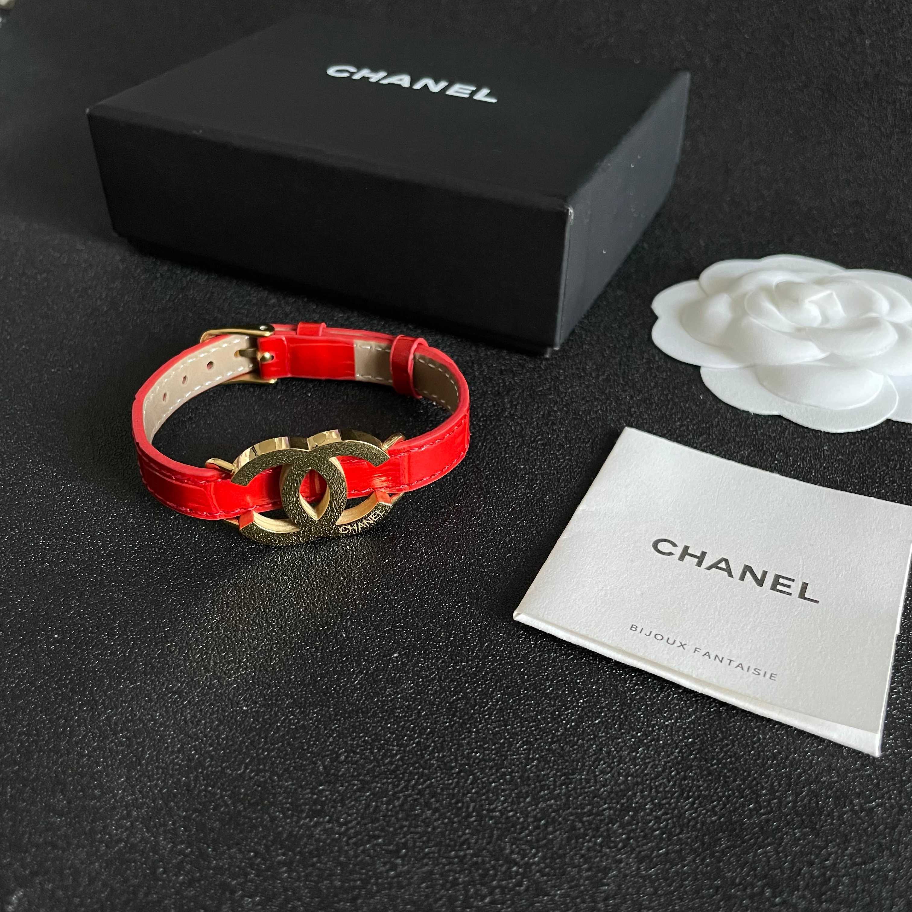 Luxury CC Logo Leather Bracelet - Elegant Adjustable Designer Strap