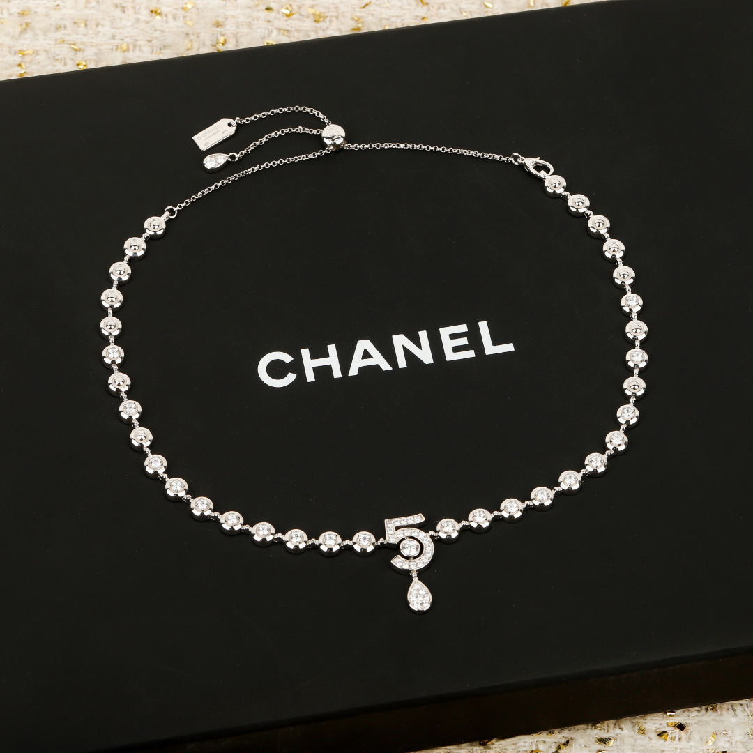 Elegant Chanel No. 5 Crystal Pendant Necklace - 3 Colors