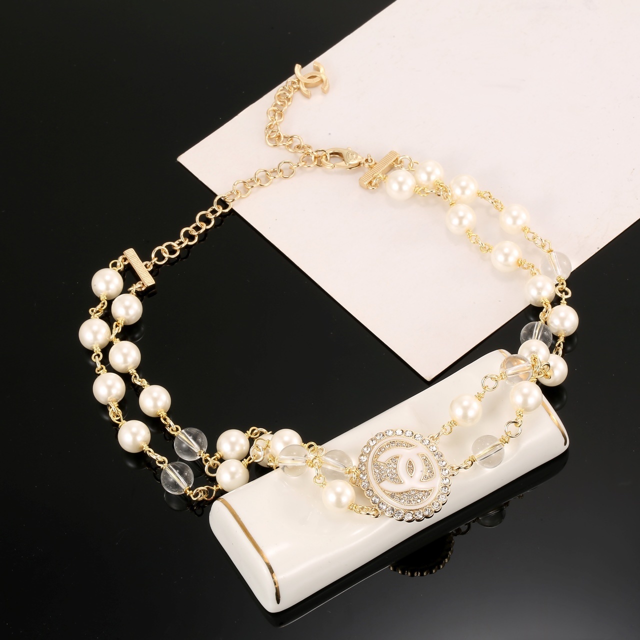 Luxury Pearl Choker Necklace with Crystal Double C Logo Medallion