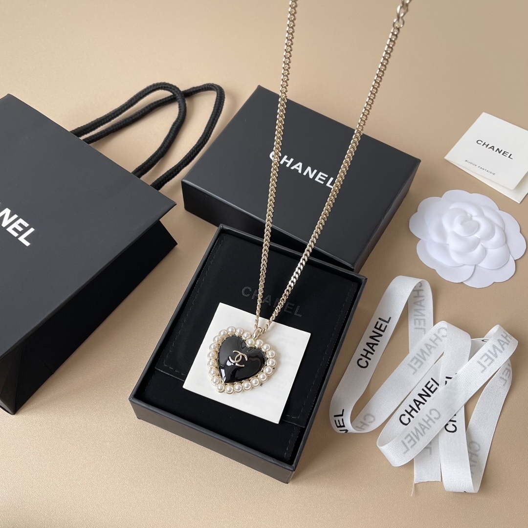 Chanel Heart CC Pendant Necklace with Pearl Border Gold-Tone