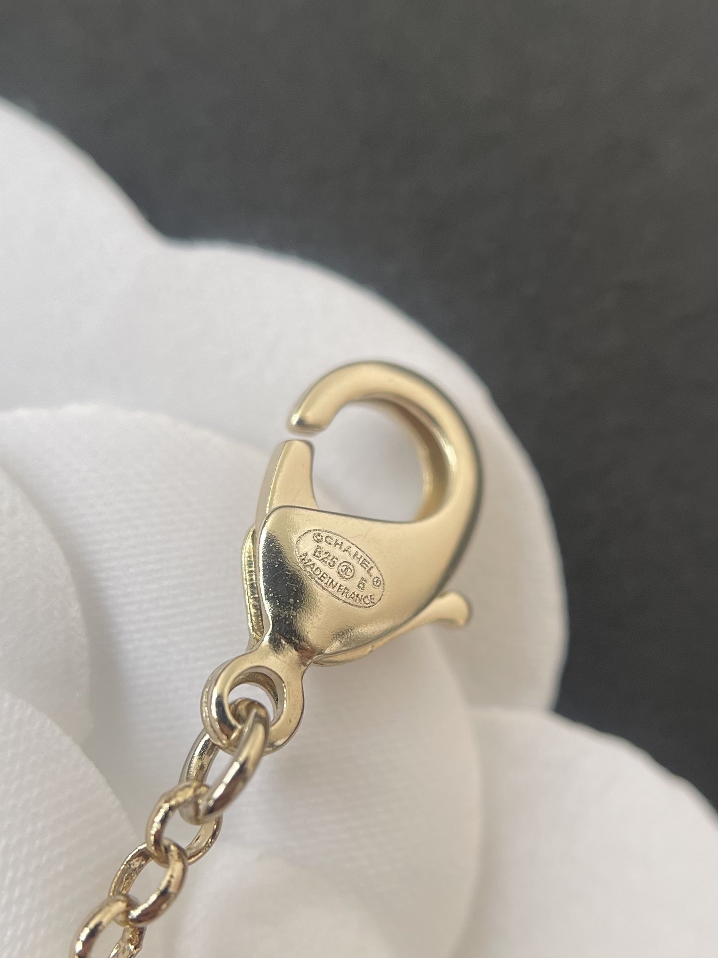 Luxury Double Layer CC Logo Pearl Necklace - Elegant Gold Finish