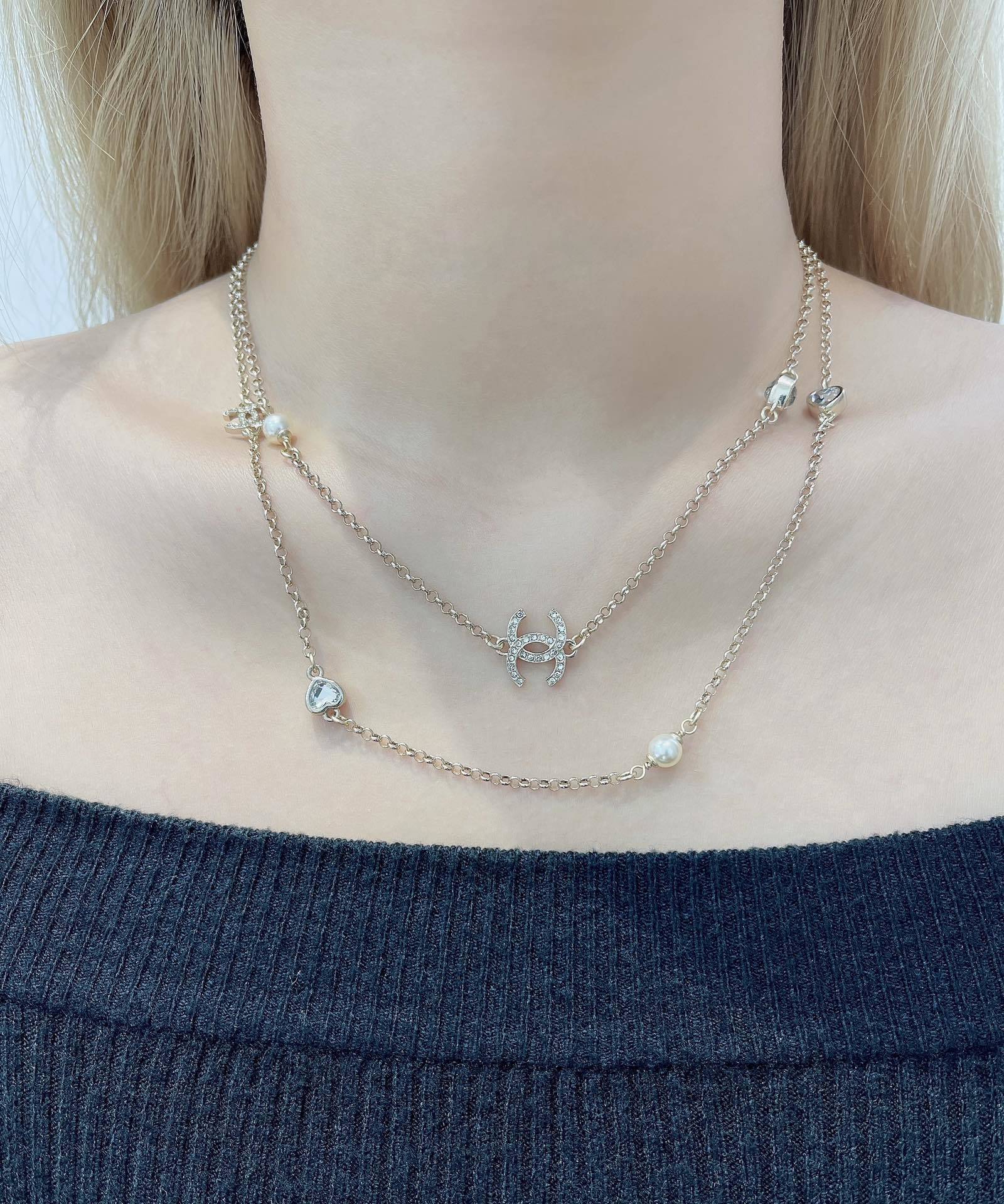 Luxury Double Layer CC Logo Pearl Necklace – Elegant Gold Finish