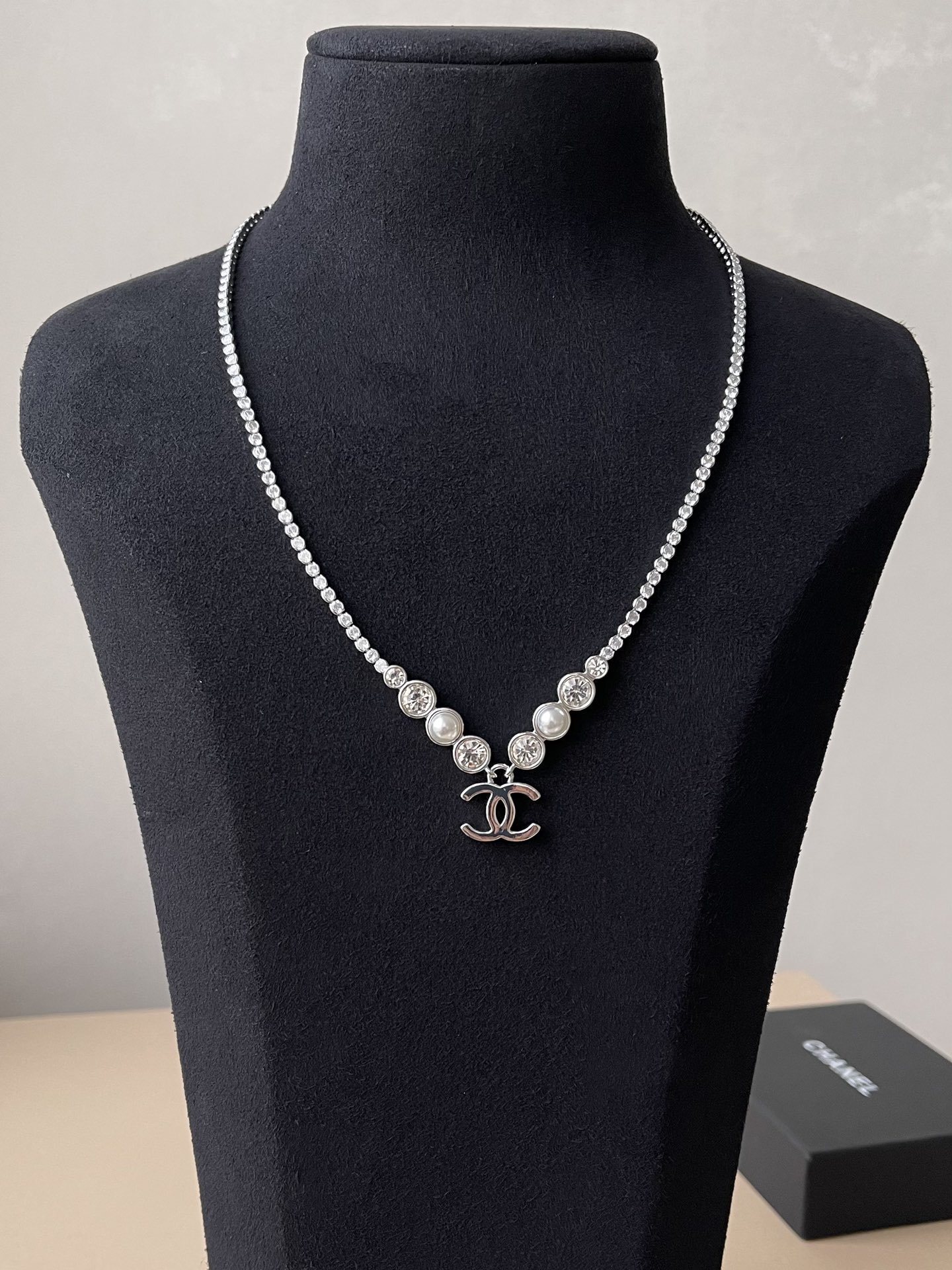 Elegant CC Logo Crystal & Pearl Tennis Necklace in Silver