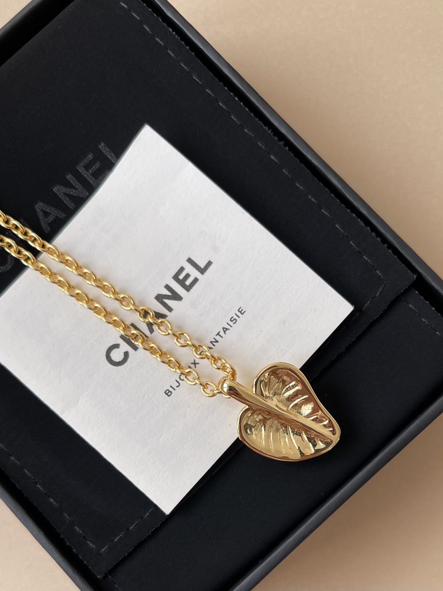 Luxury Gold Heart CC Logo Necklace and Earrings Jewelry Set