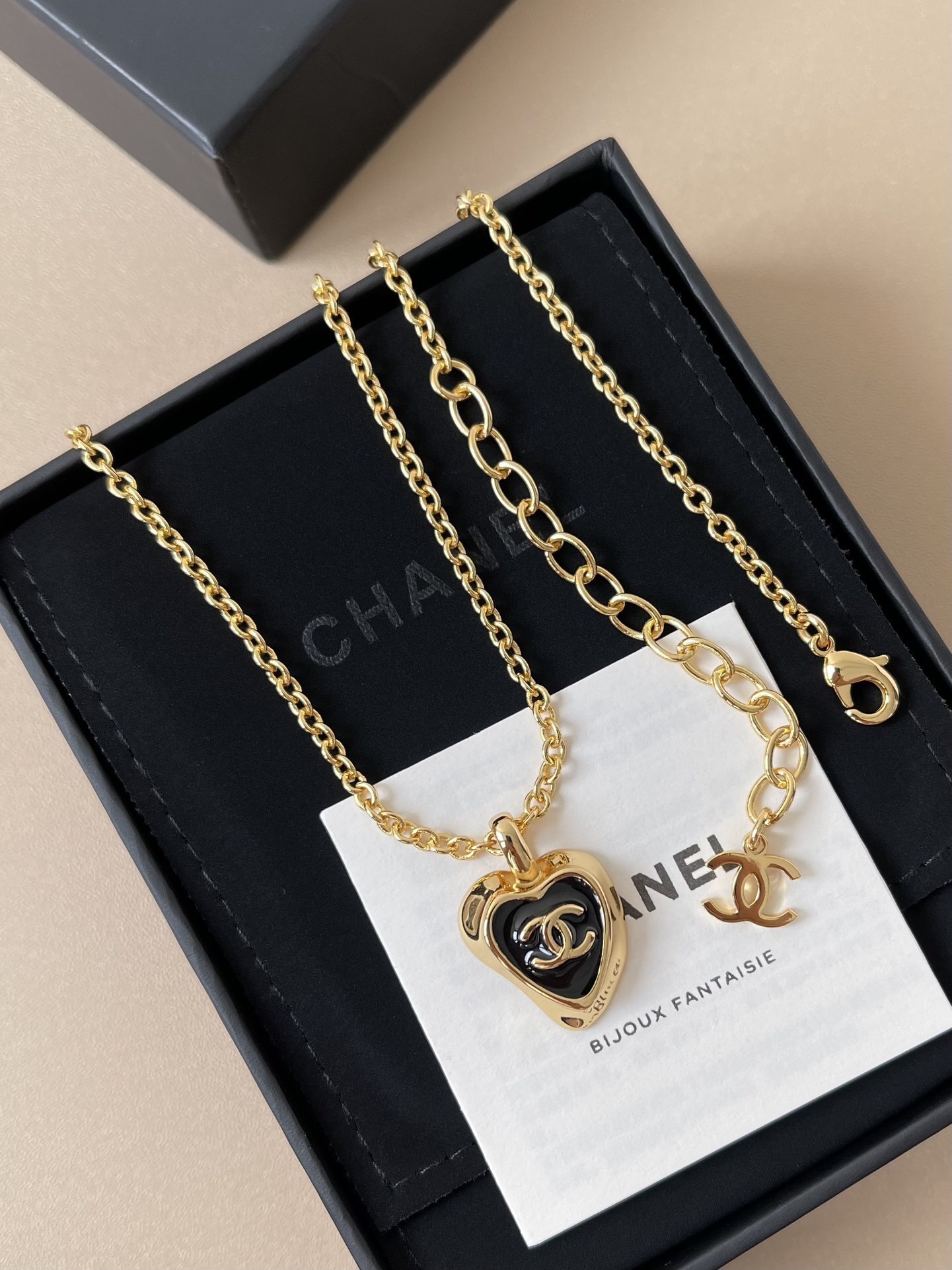 Luxury Gold Heart CC Logo Necklace and Earrings Jewelry Set