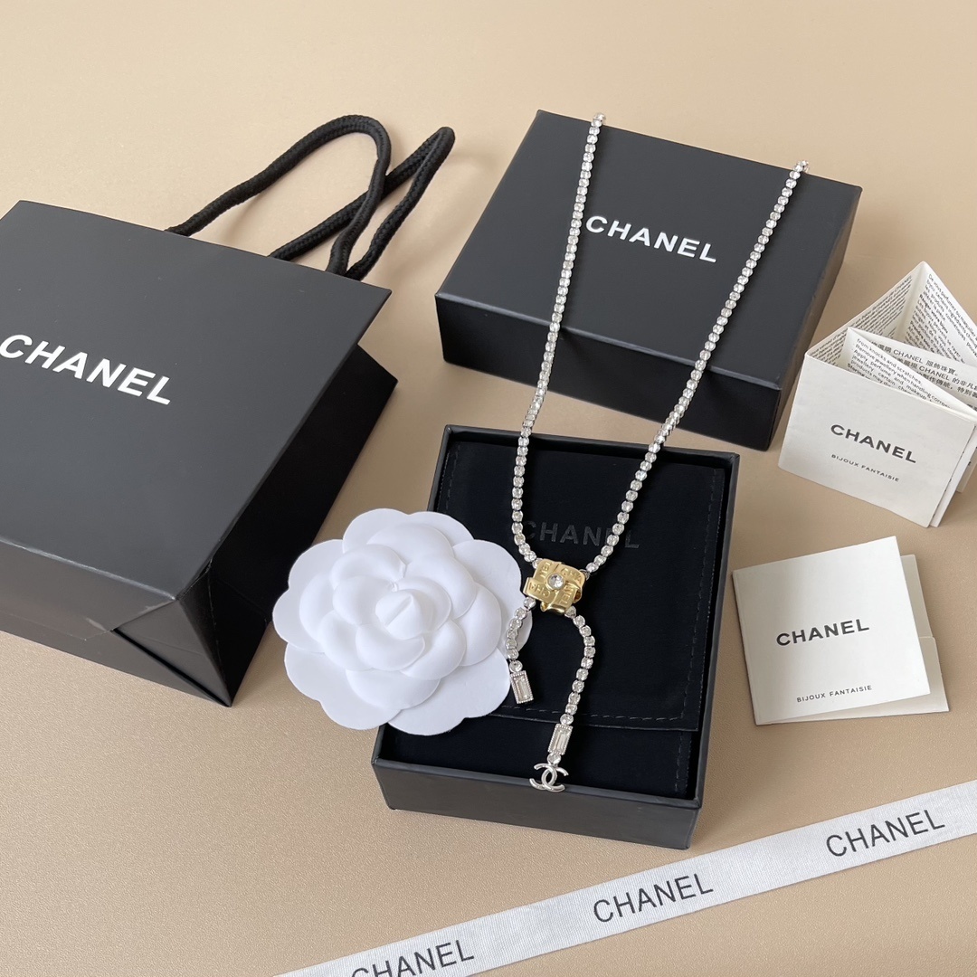 Elegant Chanel CC Logo Tennis Necklace with Gold-Tone Accents