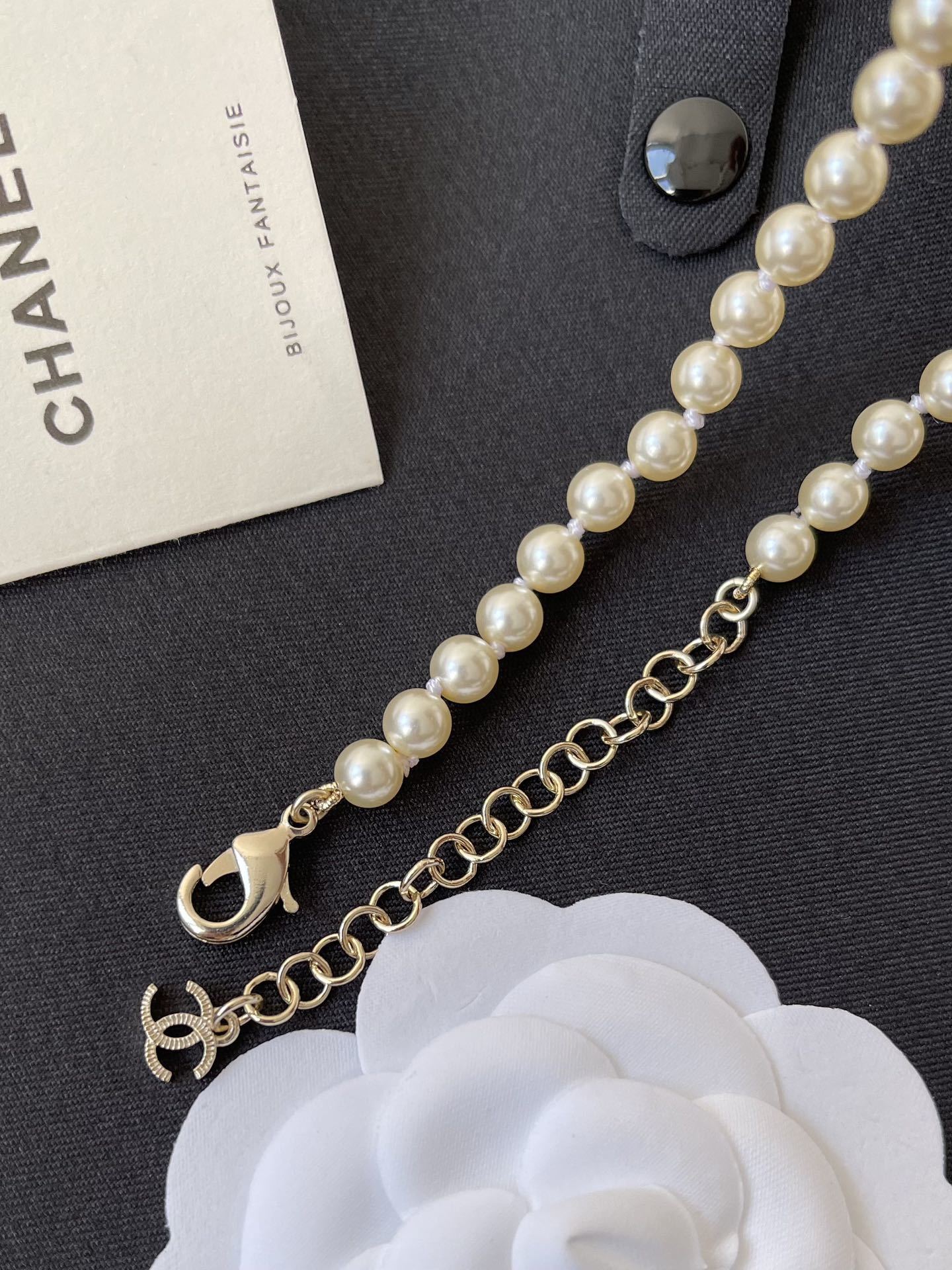 Chanel CC Logo Pearl Long Necklace with Crystal Hearts - FW 2025/26