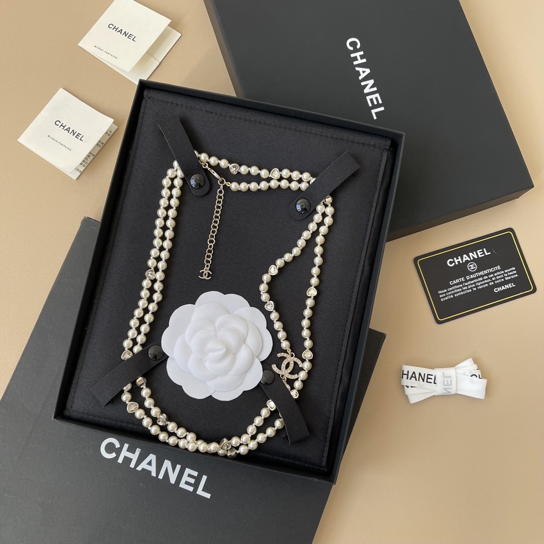 Chanel CC Logo Pearl Long Necklace with Crystal Hearts - FW 2025/26