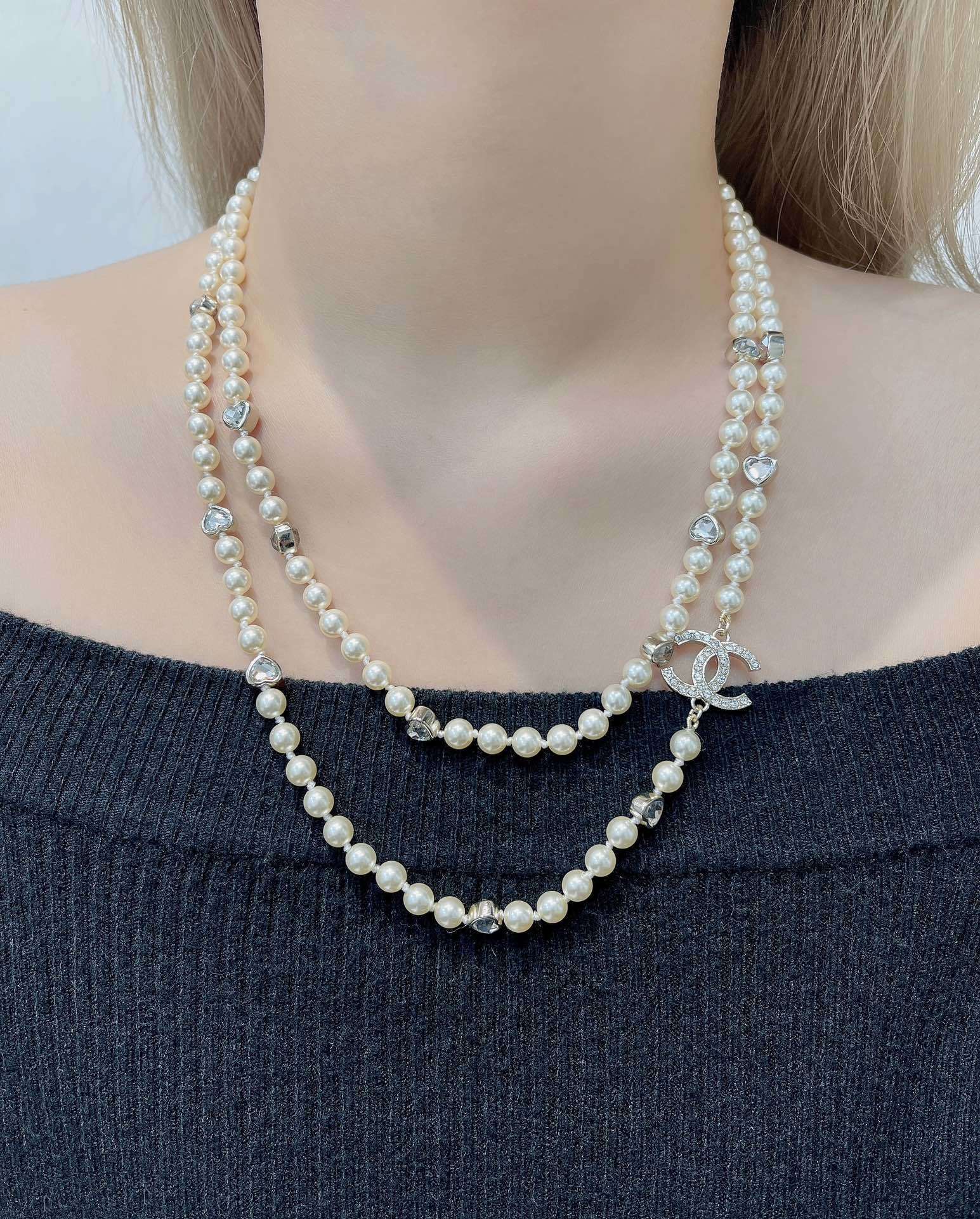 Chanel CC Logo Pearl Long Necklace with Crystal Hearts - FW 2025/26