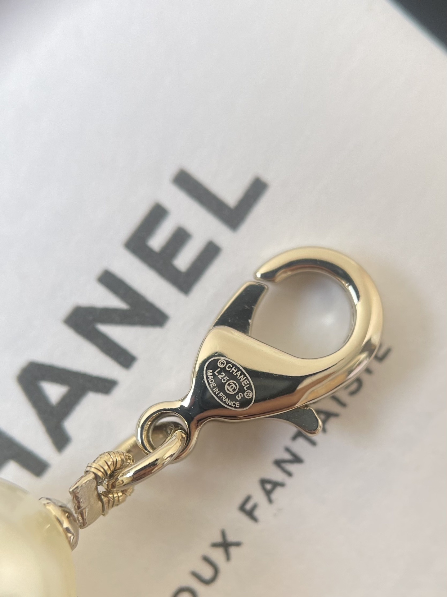 Elegant Pearl Choker Necklace with Crystal CC Logo Charm