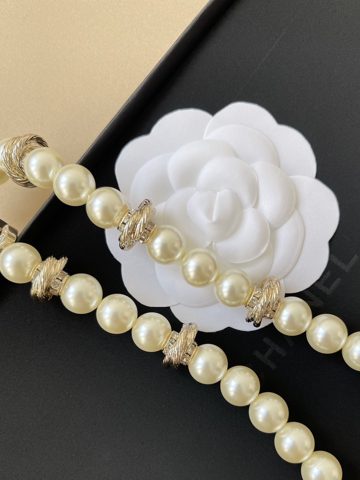 Elegant Pearl Choker Necklace with Crystal CC Logo Charm