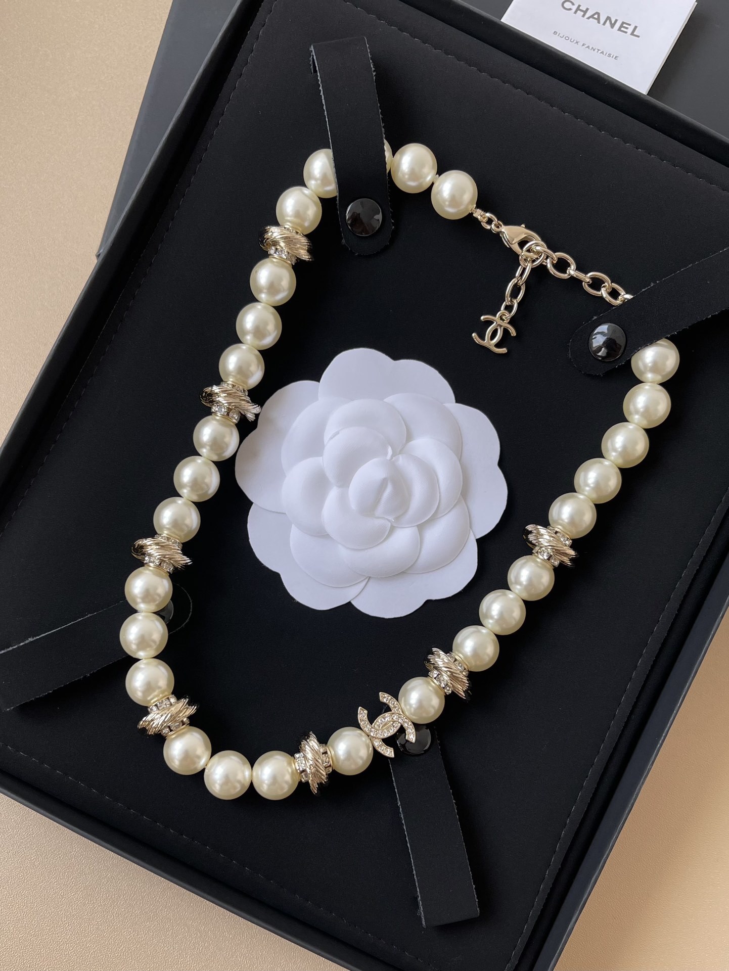 Elegant Pearl Choker Necklace with Crystal CC Logo Charm