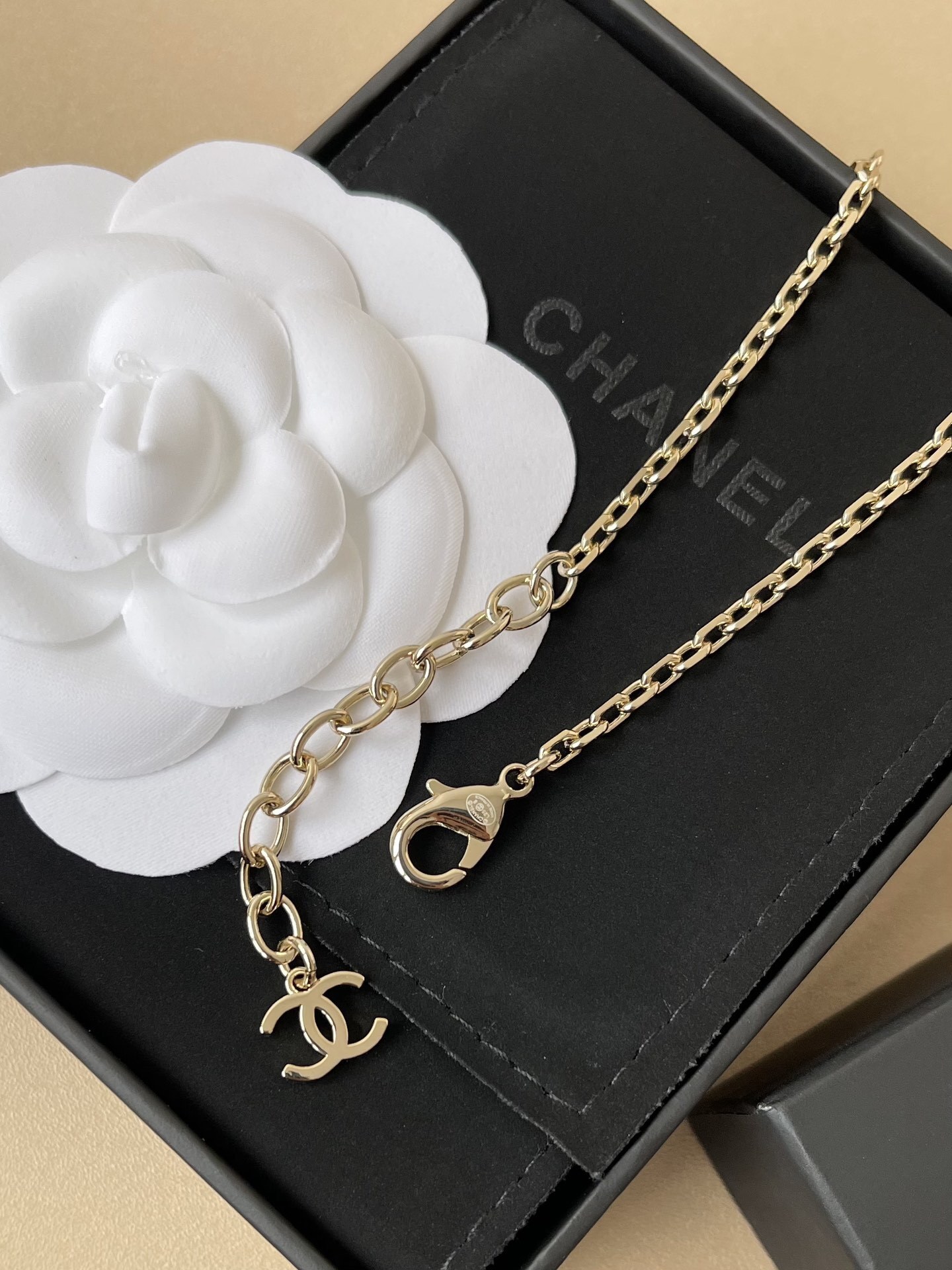 Luxury Chanel CC Logo Twisted Crystal Necklace & Earrings Set