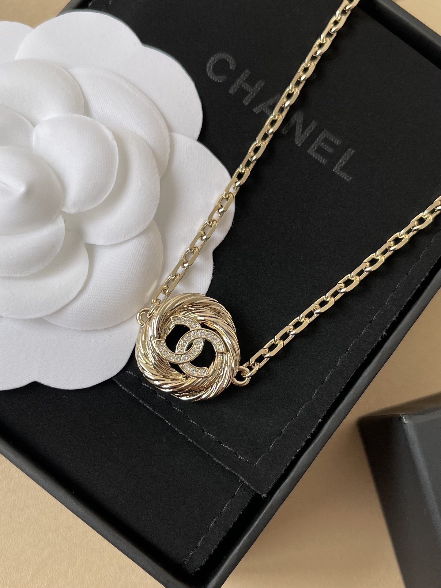 Luxury Chanel CC Logo Twisted Crystal Necklace & Earrings Set