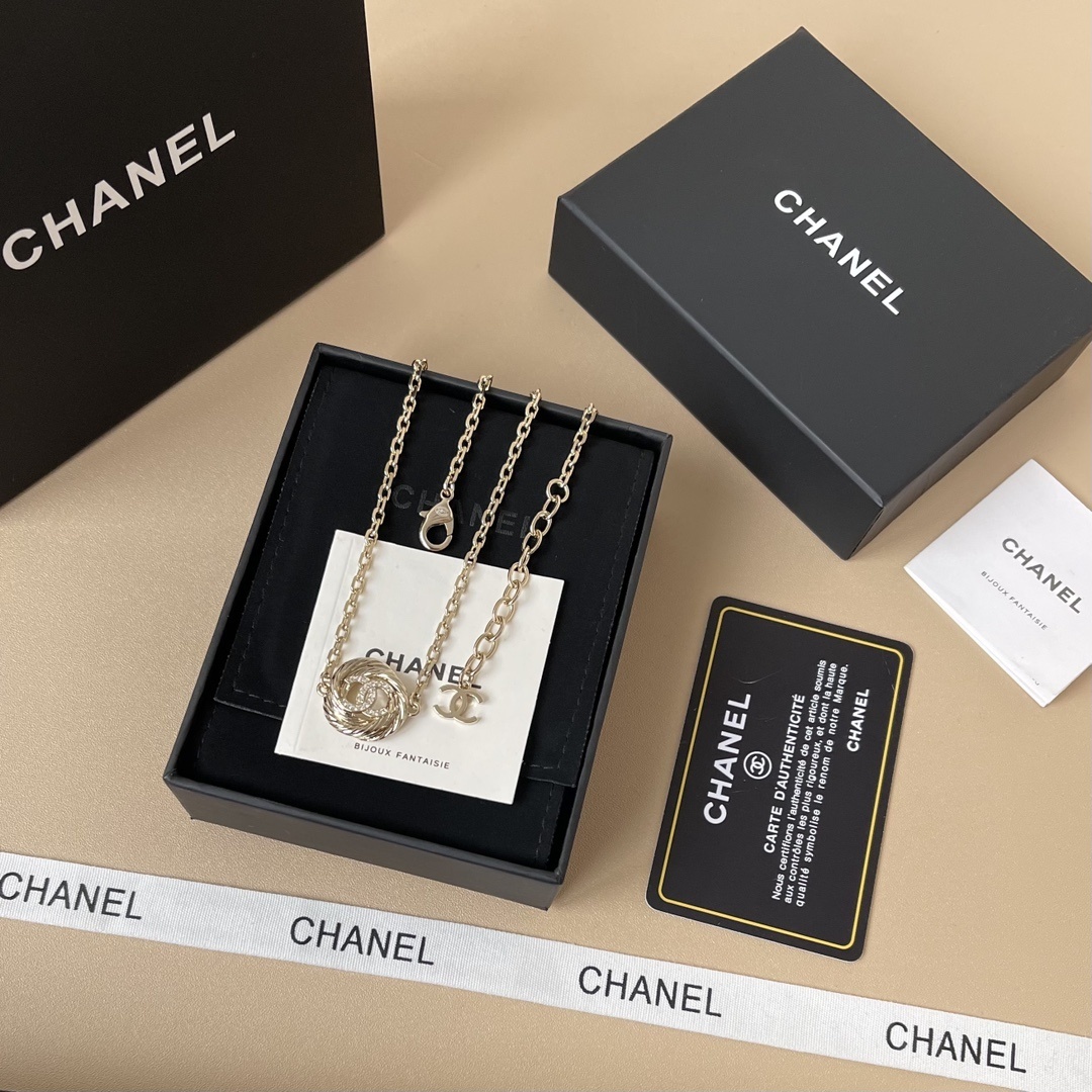 Luxury Chanel CC Logo Twisted Crystal Necklace & Earrings Set