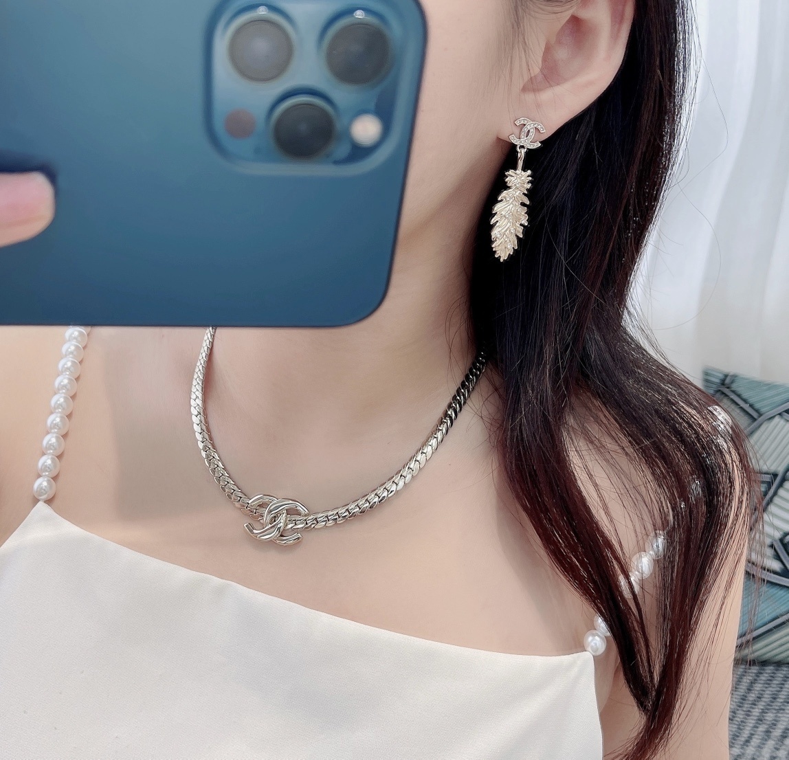 Luxury Gold CC Logo Curb Chain Necklace with White Camellia Charm